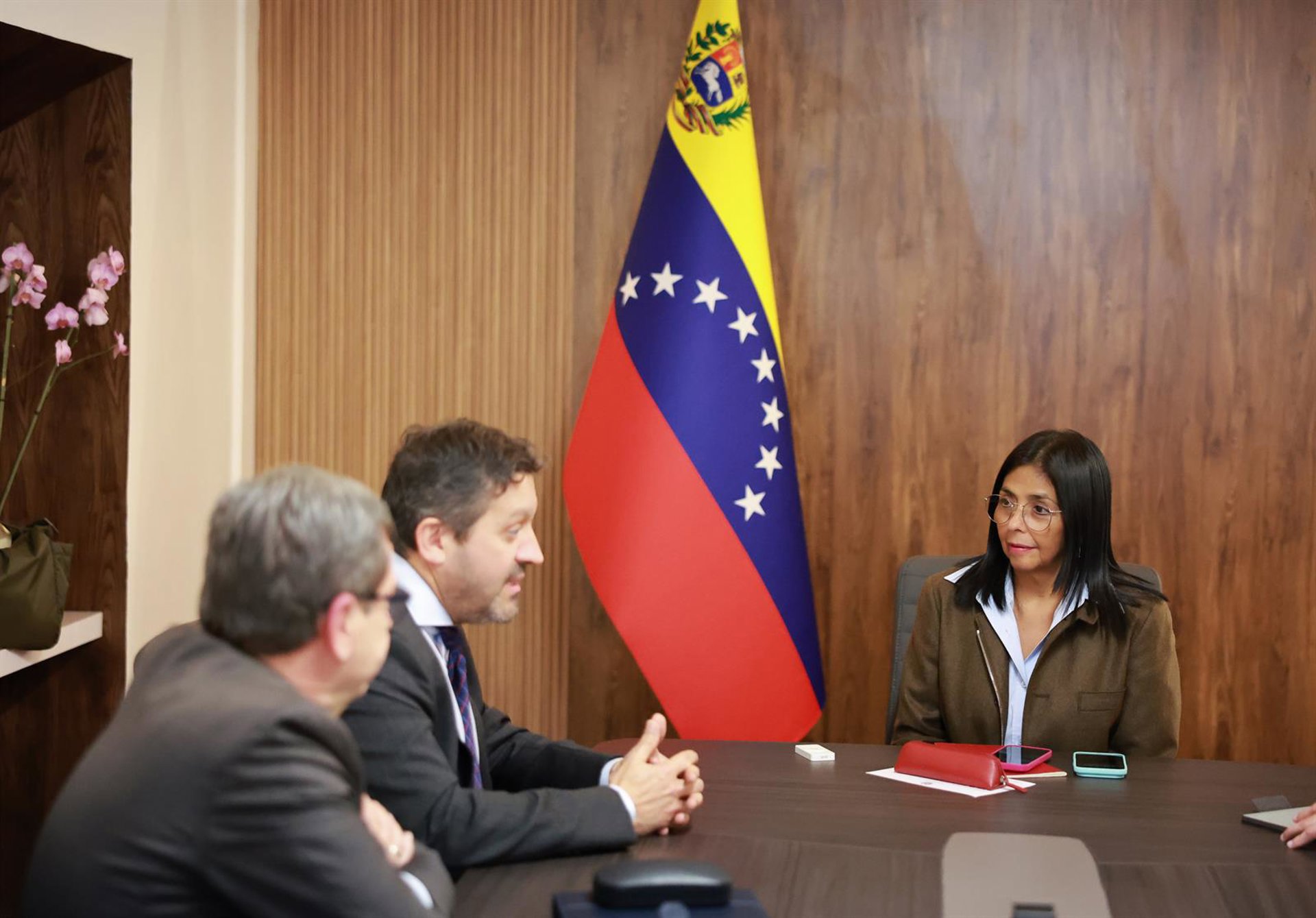 Delcy Rodríguez se reúne con Repsol y Maurel & Prom tras la aprobación de la ley de hidrocarburos