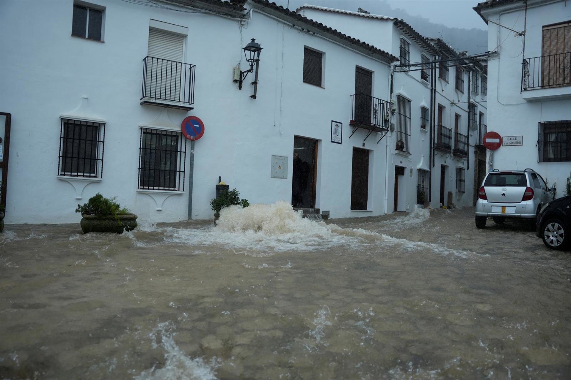 Hidrogeólogo del CSIC: «Puede haber hundimientos puntuales en Grazalema, que suelen avisar antes»