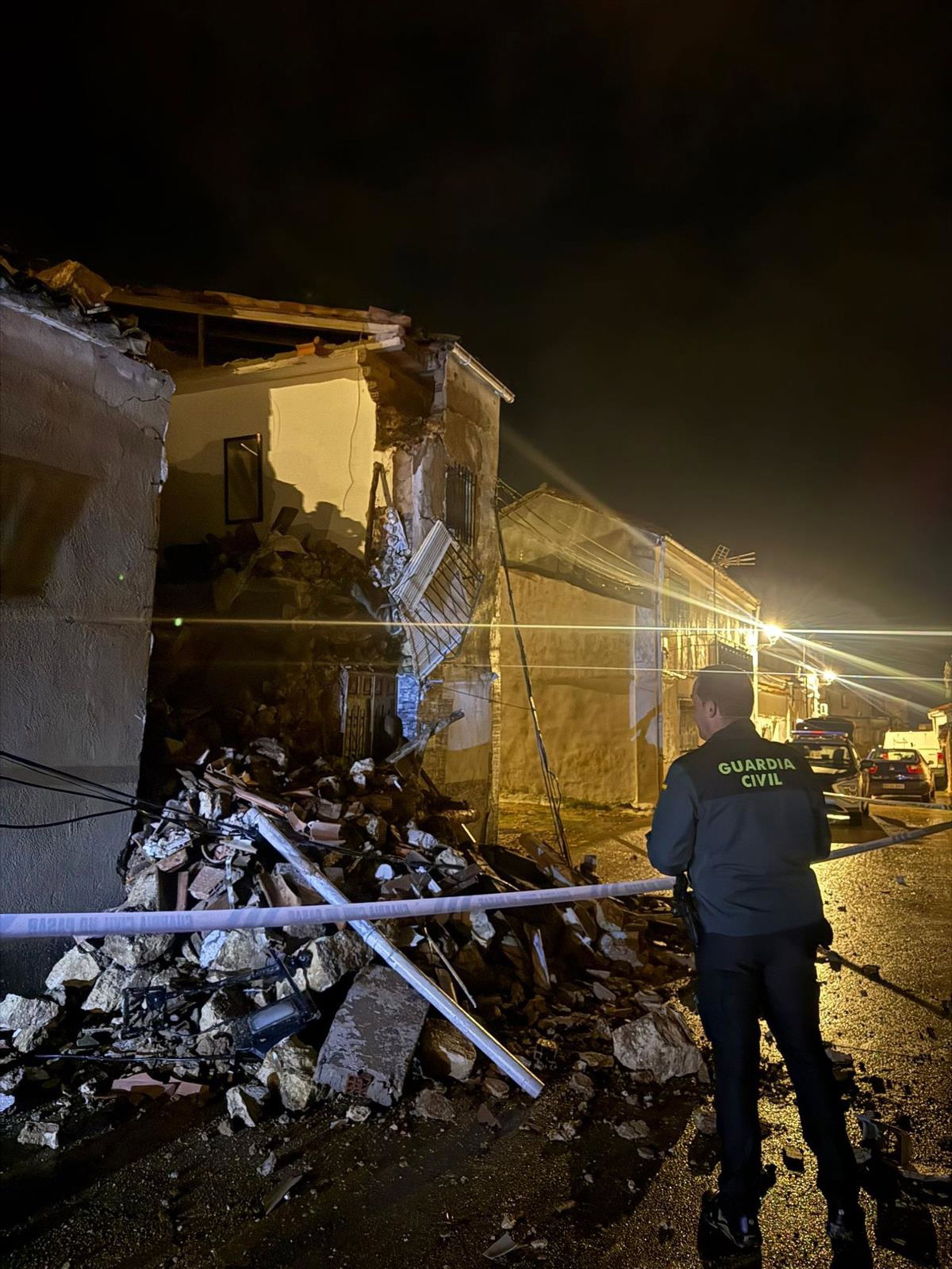 Temporal.-Rescatado un hombre atrapado tras el derrumbe de su vivienda en Sorihuela de Guadalimar