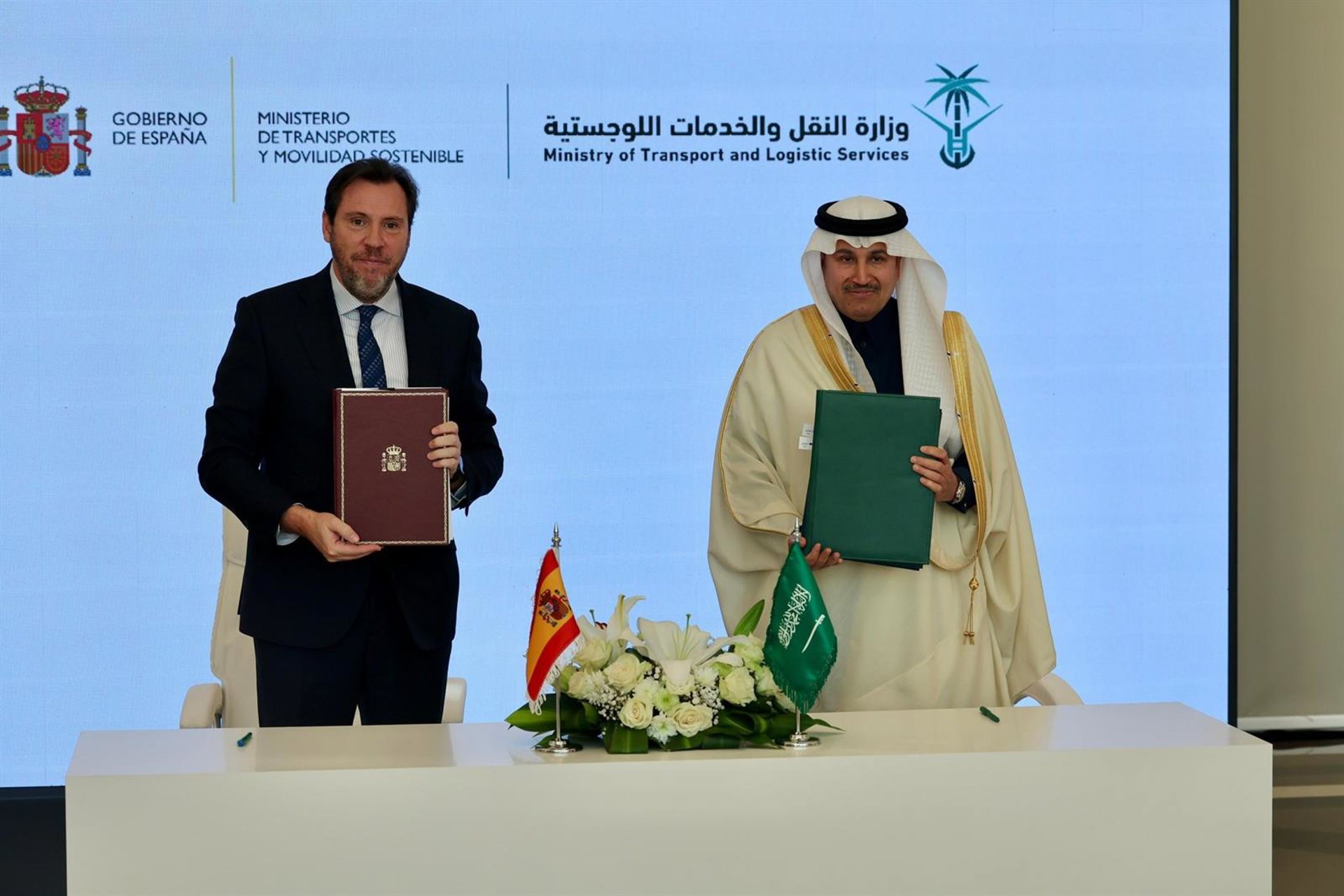 Puente firma la continuidad de Renfe en el ‘AVE a La Meca’ hasta 2038 y la compra de 20 trenes a Talgo