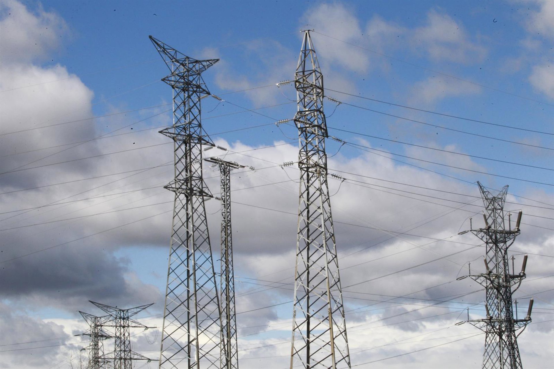 El fuerte viento deja problemas de suministro eléctrico en Aigües, Orxeta y Mutxamel