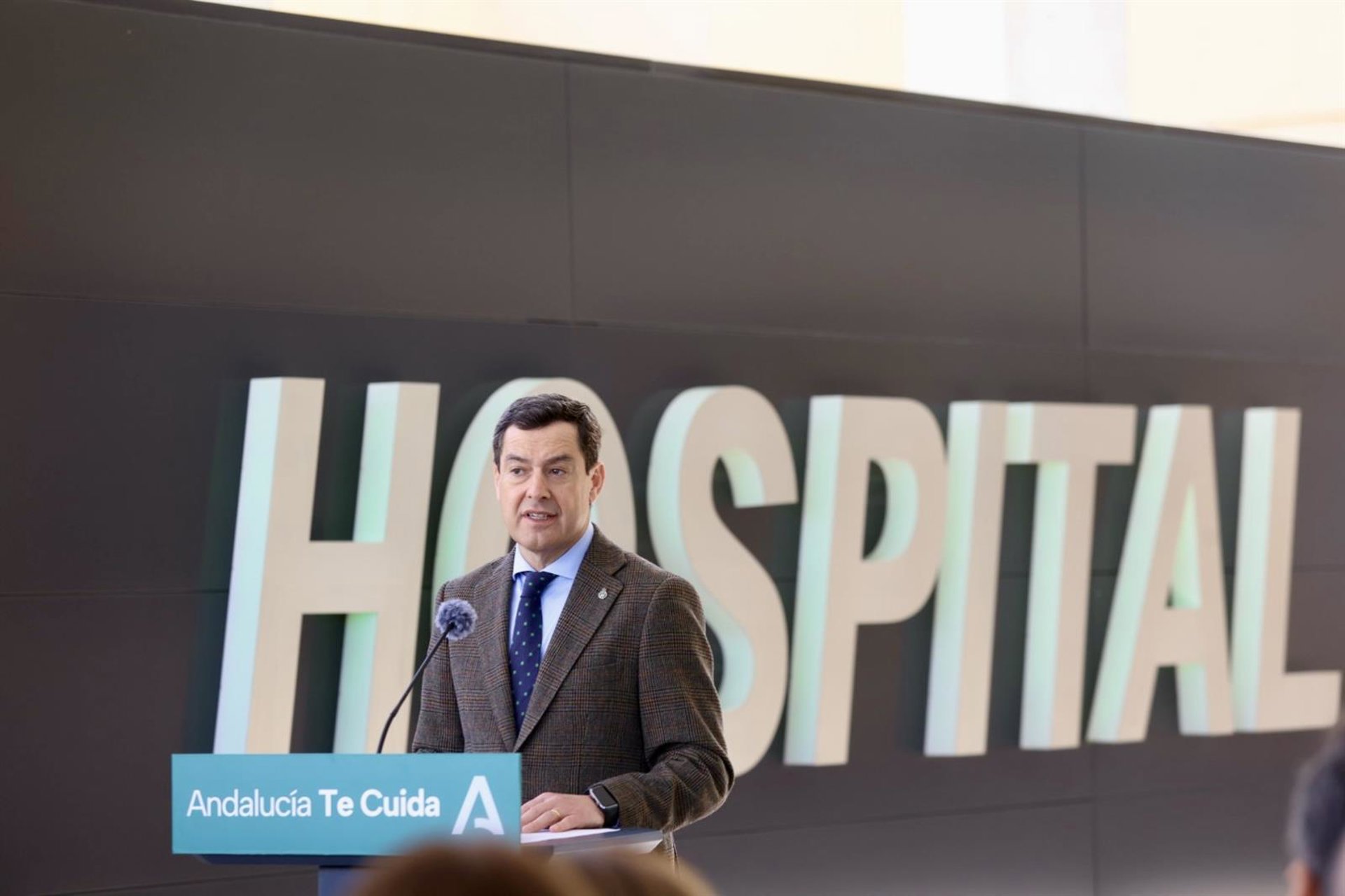 Moreno urge a la ministra de Sanidad a sentarse a negociar con los médicos hasta lograr un acuerdo que evite la huelga