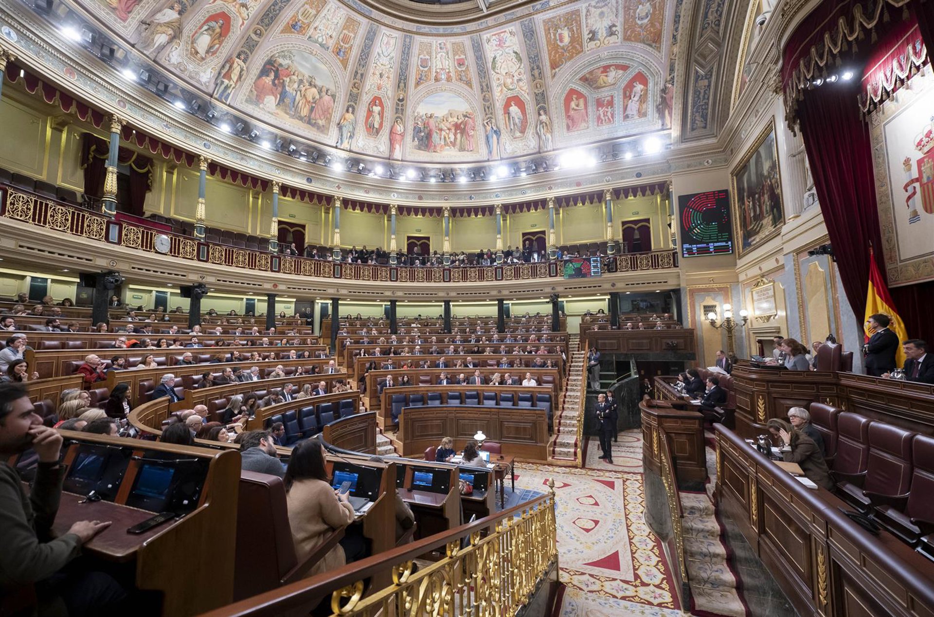 El debate sobre la prohibición del burka aterriza hoy en el Congreso tras recorrer varias regiones con suerte dispar
