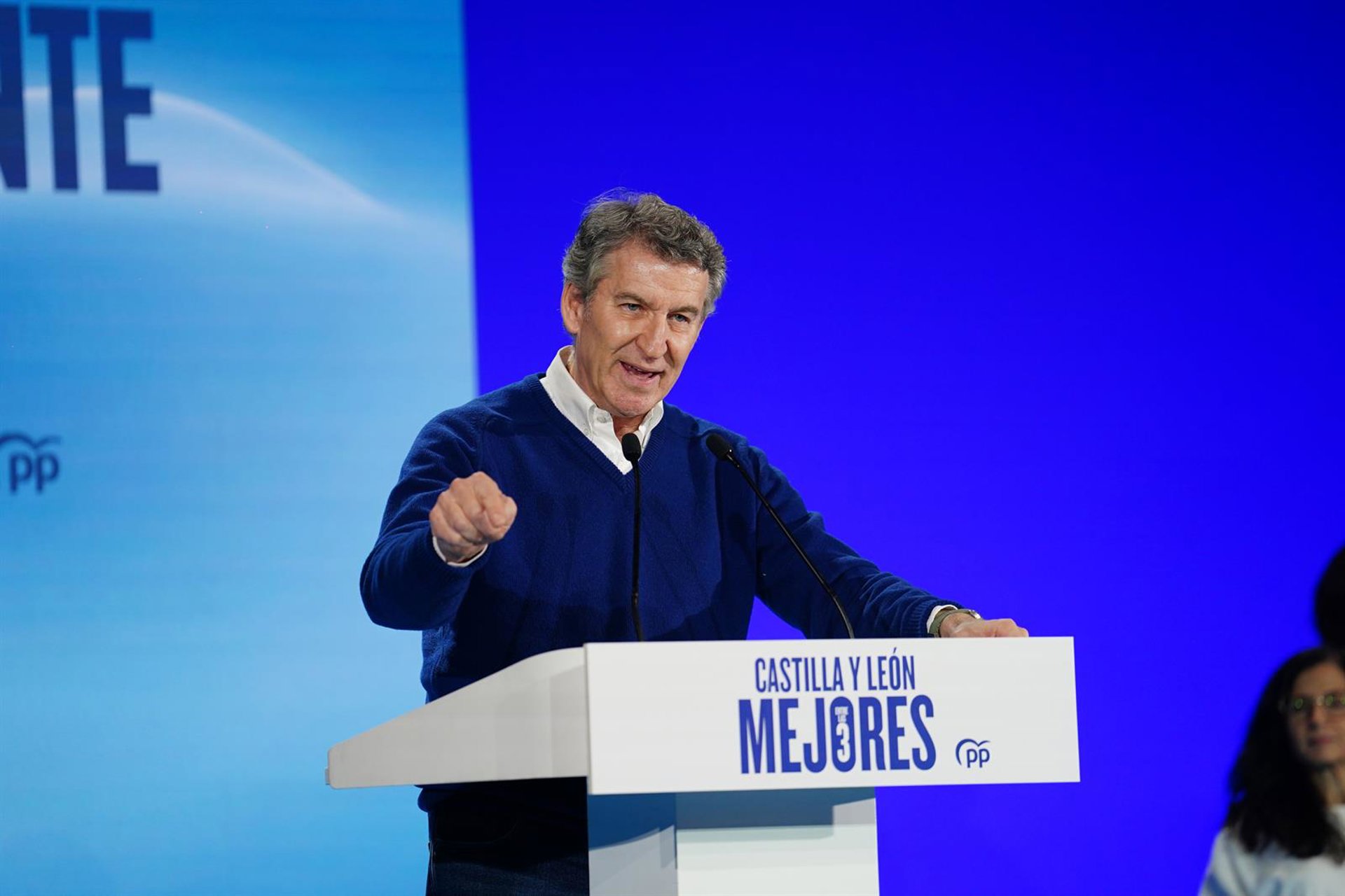 Feijóo llama a Vox a no «fracturar» la mayoría de cambio: «España se cae a pedazos y hay que llevarla al primer mundo»