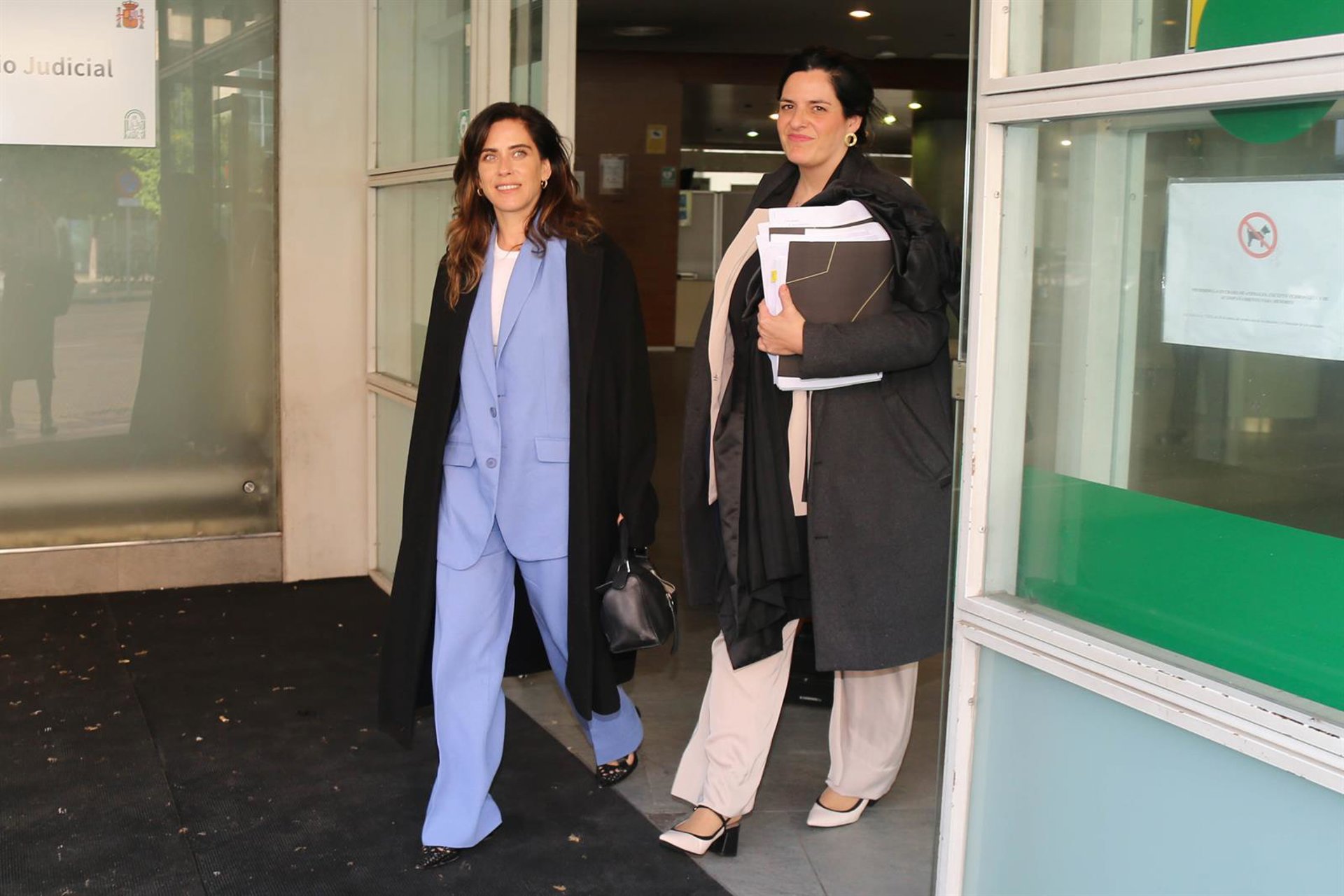 Confirmada la multa de 5.700 euros de María León por la «intolerable» agresión a los agentes
