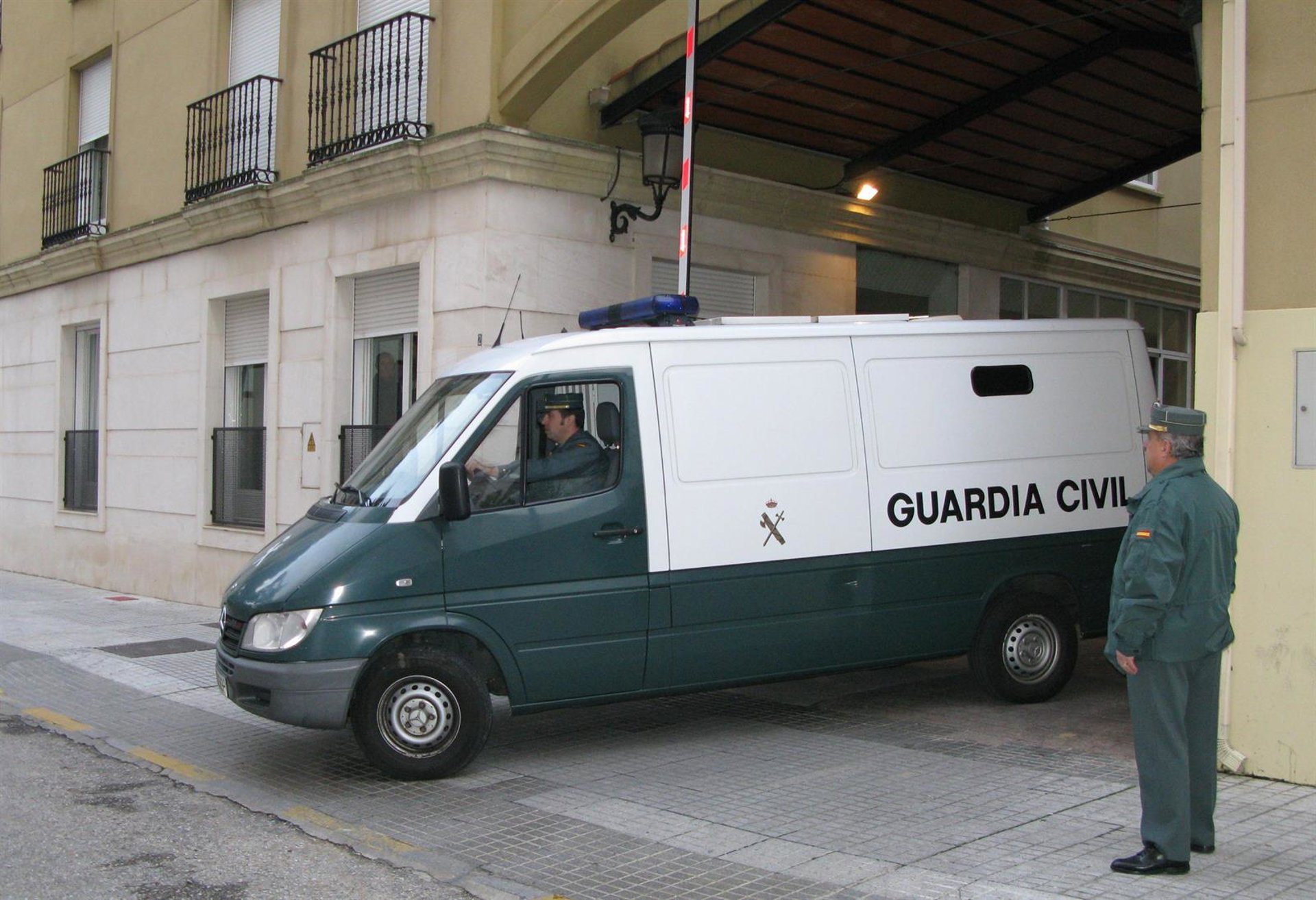Un hombre mata a su hijo de 10 años e hiere de gravedad a su mujer en una vivienda de Arona (Tenerife)