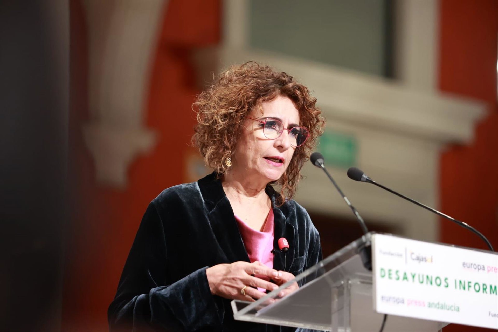 Montero promete «automatizar y simplificar» las ayudas del Gobierno por el temporal con primeros pagos «de inmediato»