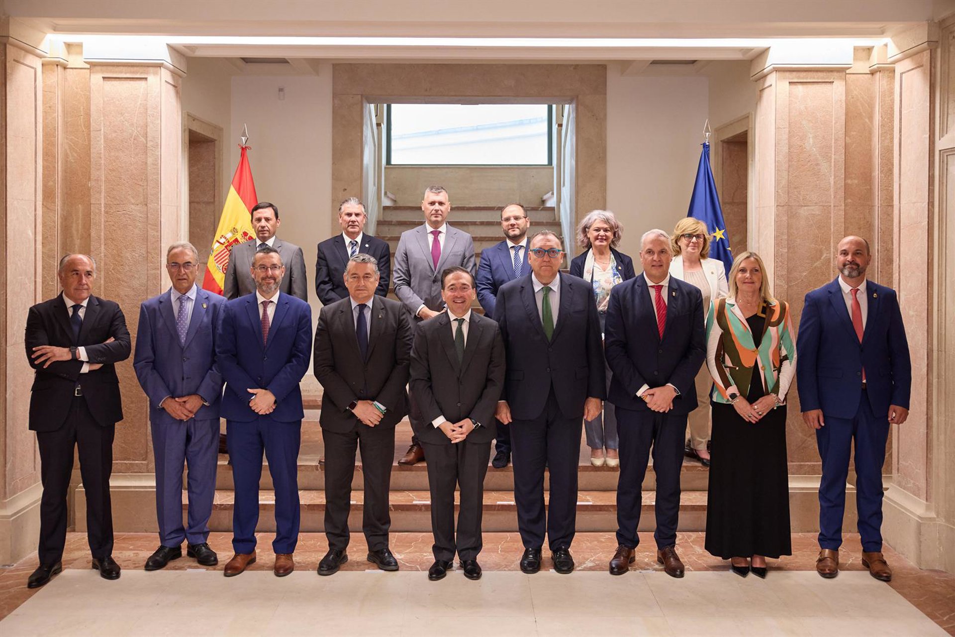 Albares remite el acuerdo de Gibraltar a la Junta y los alcaldes del Campo y pide comparecer en el Congreso