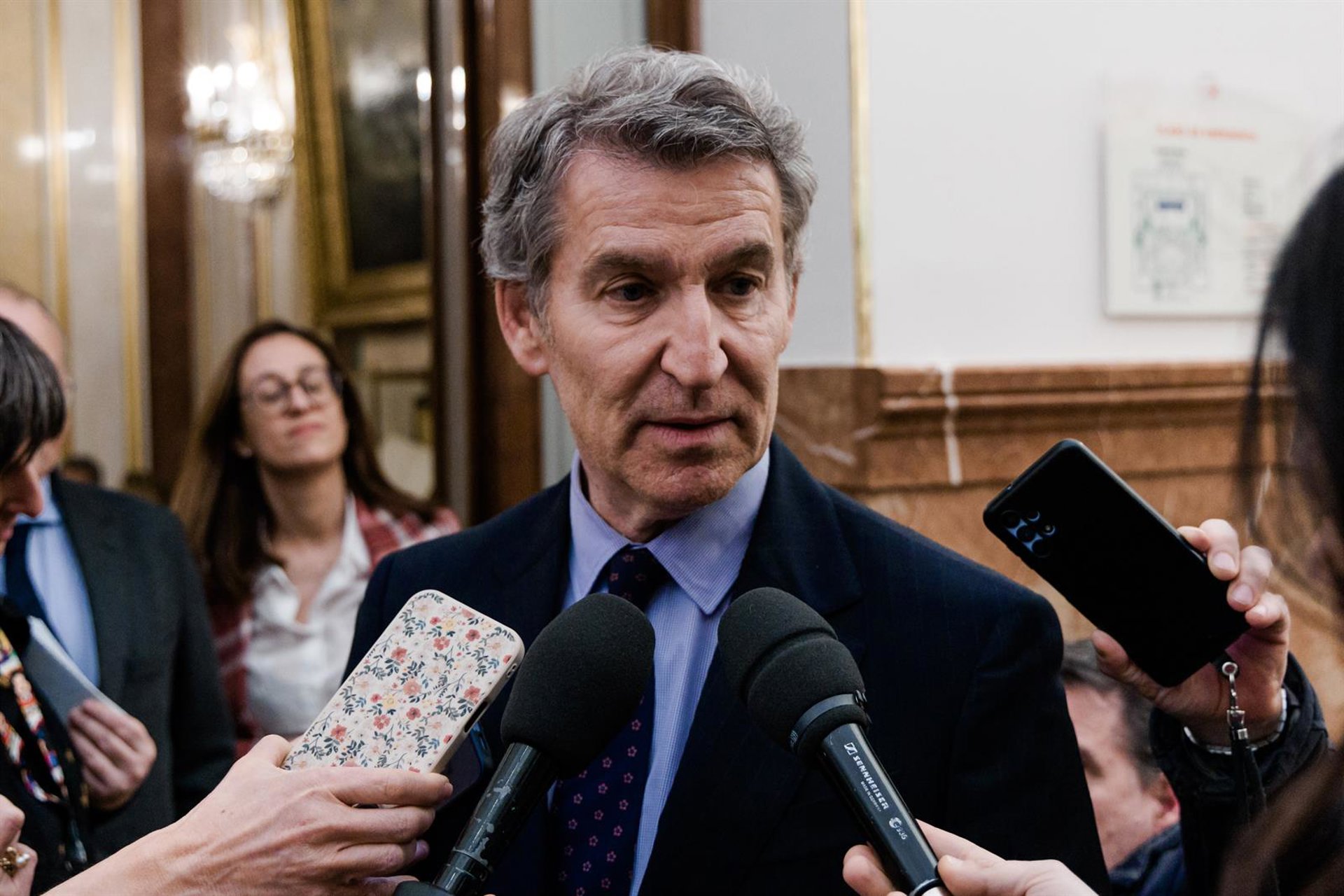Feijóo ve «deseable» que el Rey emérito vuelva a España y «reconciliar» a los españoles con quien «paró el 23F»