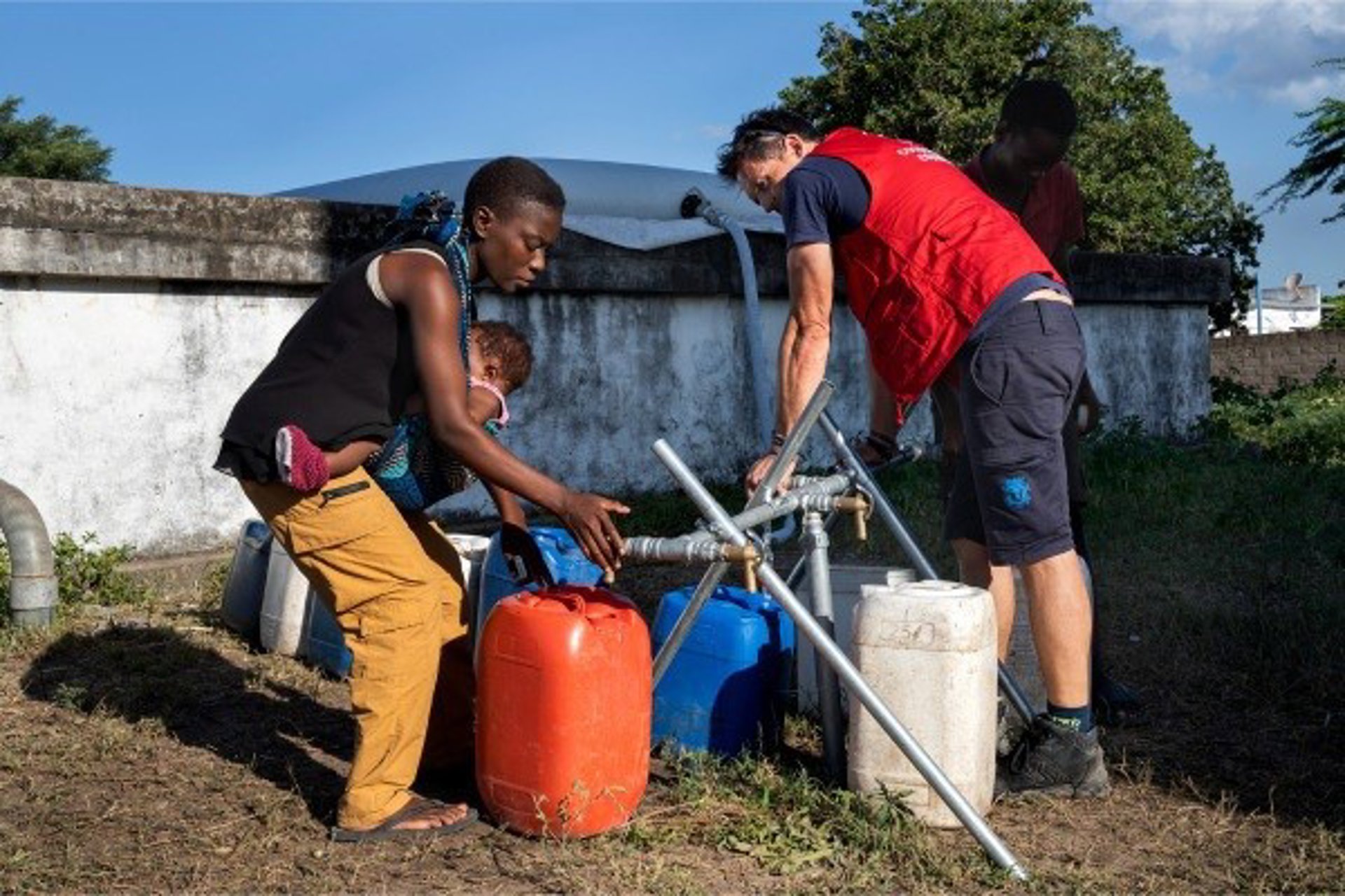 La misión ‘AquaSTART’ de la AECID concluye tras potabilizar 750.000 litros de agua en 27 días en Mozambique