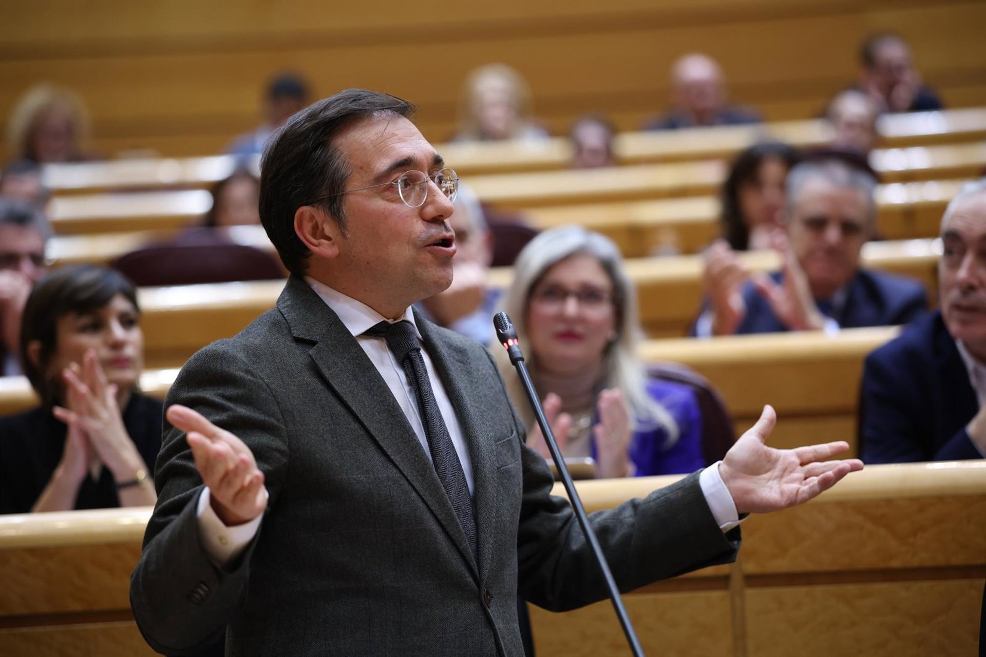 Albares defiende que la operación de EEUU e Israel en Irán «no va de democracia, va de otras cosas»