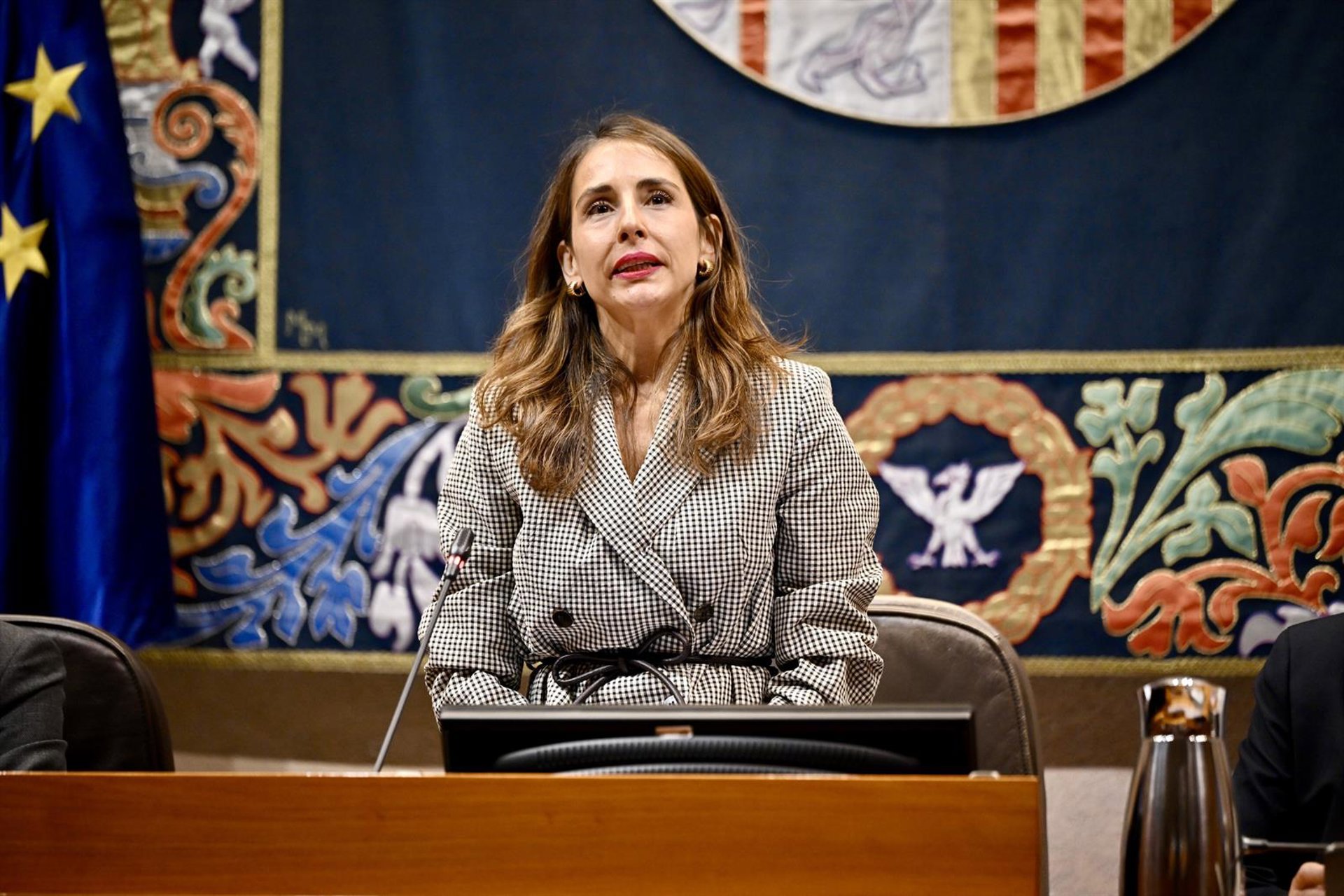 María Navarro apela a «la obligación» de los 67 diputados de «mejorar» Aragón y promete «respeto»