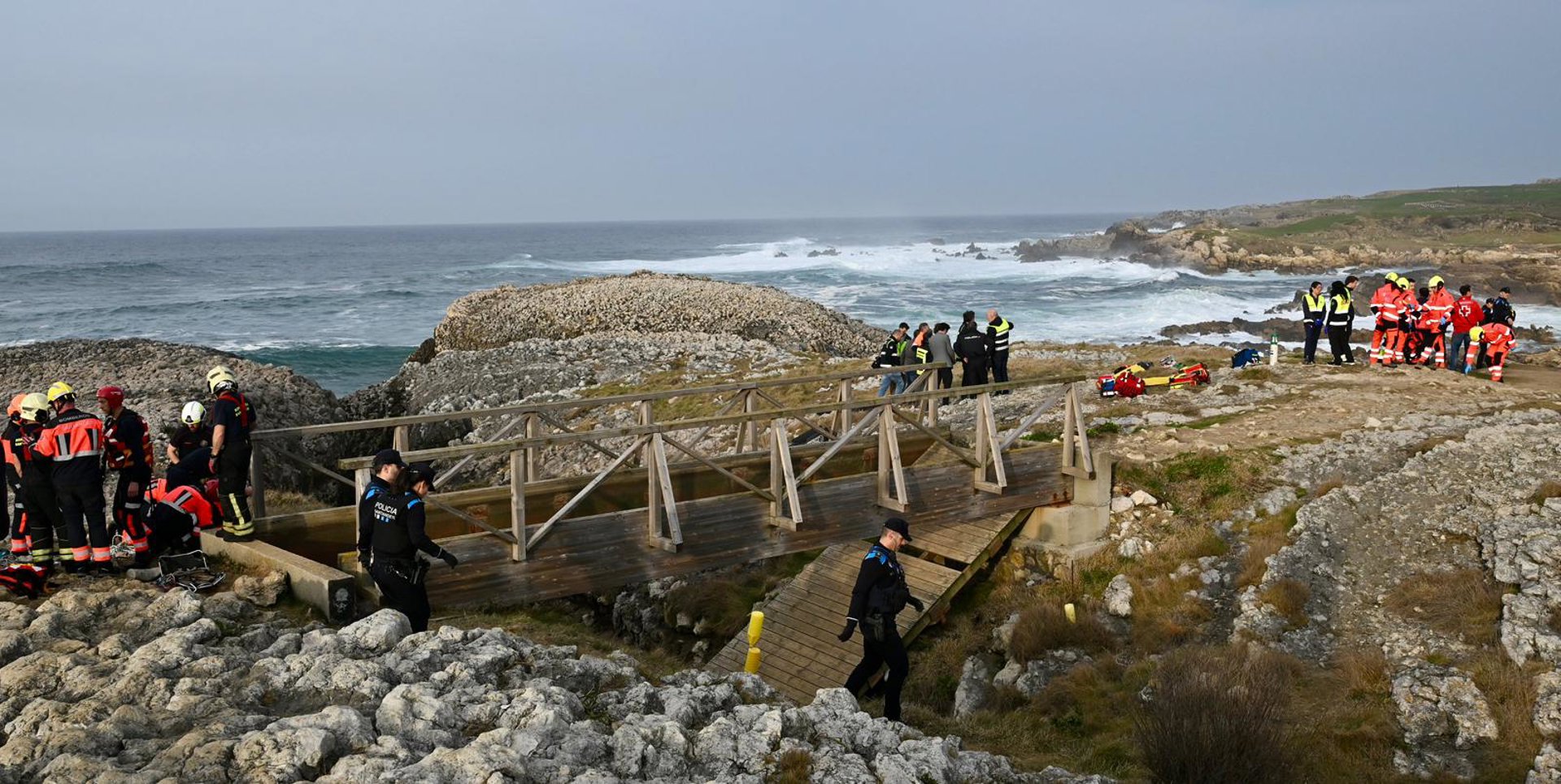 Mueren dos mujeres al romperse una pasarela en la playa de El Bocal en Santander