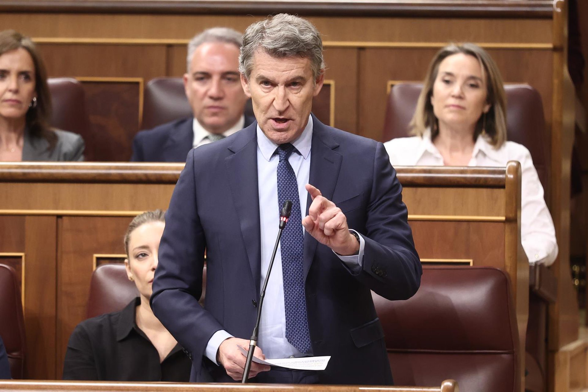 Feijóo reivindica a España como «país fiable» tras la amenaza de Trump y acusa a Sánchez de «perjudicar» a los españoles