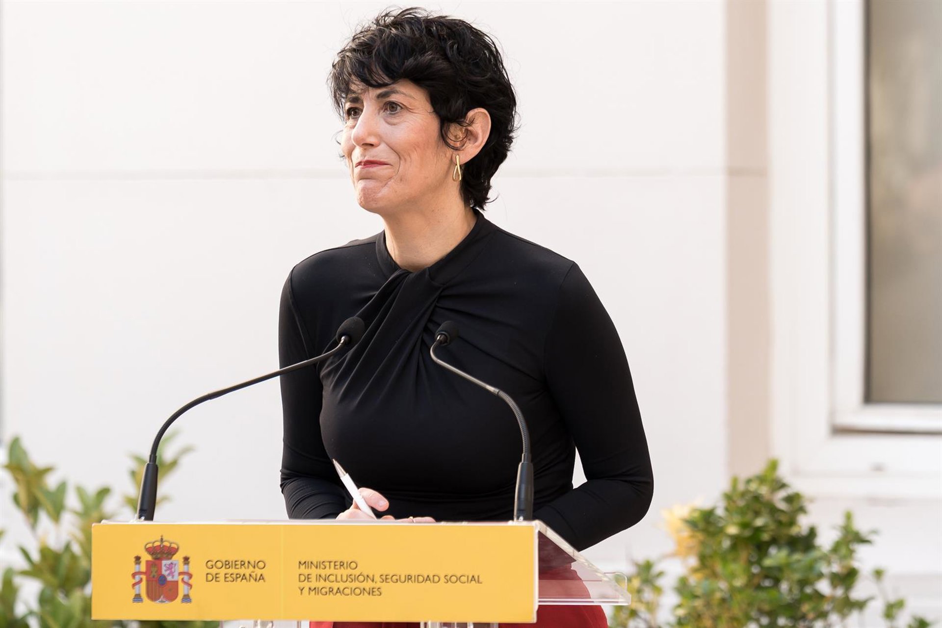 Elma Saiz apela a una oposición que «esté a la altura» de lo que necesita «el contexto geopolítico tan complicado»
