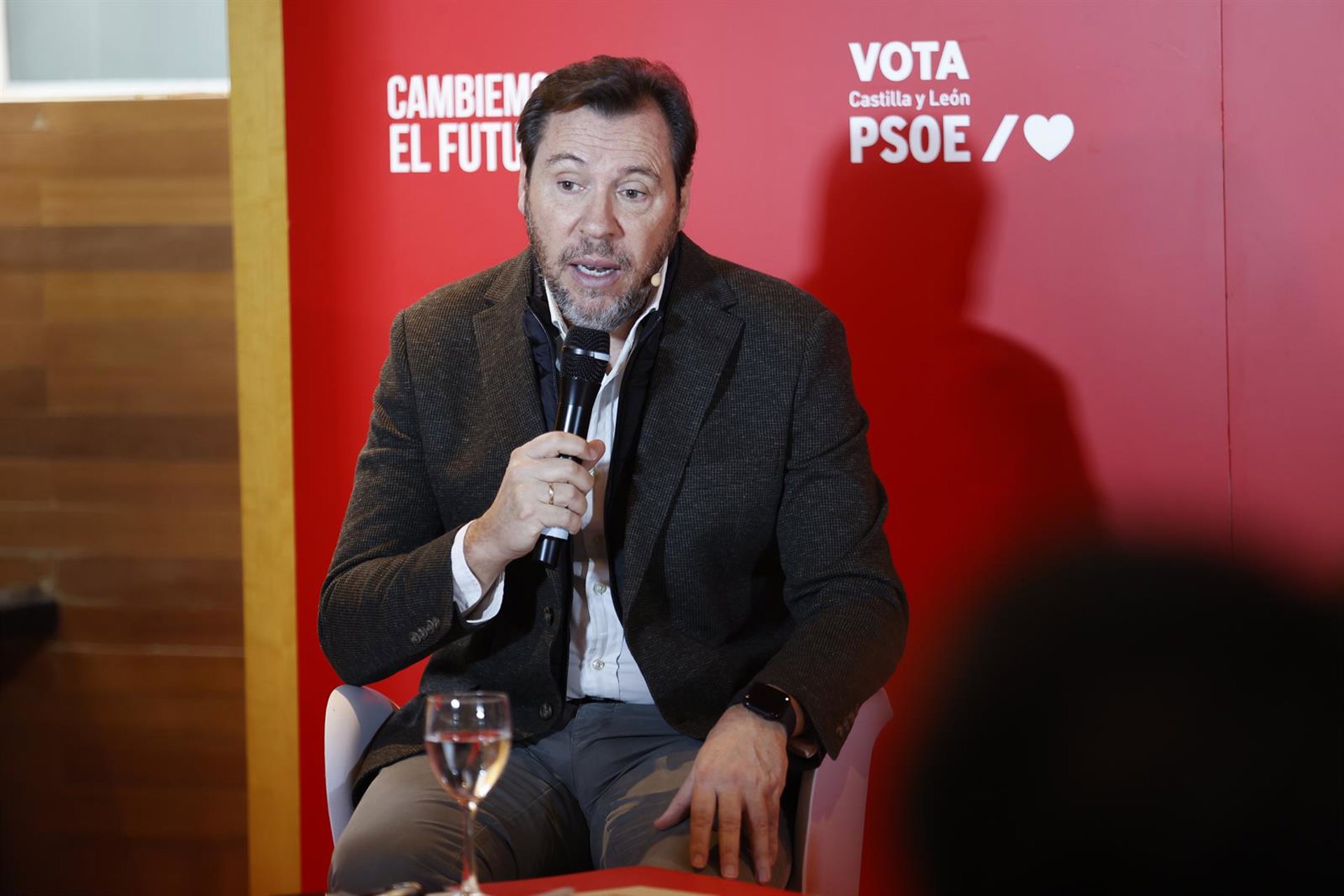 Puente acusa al PP de ser incapaz de manejar conceptos complejos al criticar al Gobierno por enviar una fragata a Chipre