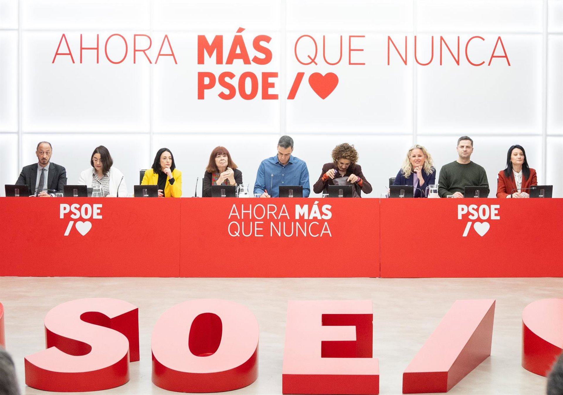 El PSOE replica a Feijóo por su «discurso vacío» y cree que acumula problemas sin resolver en Móstoles y Extremadura