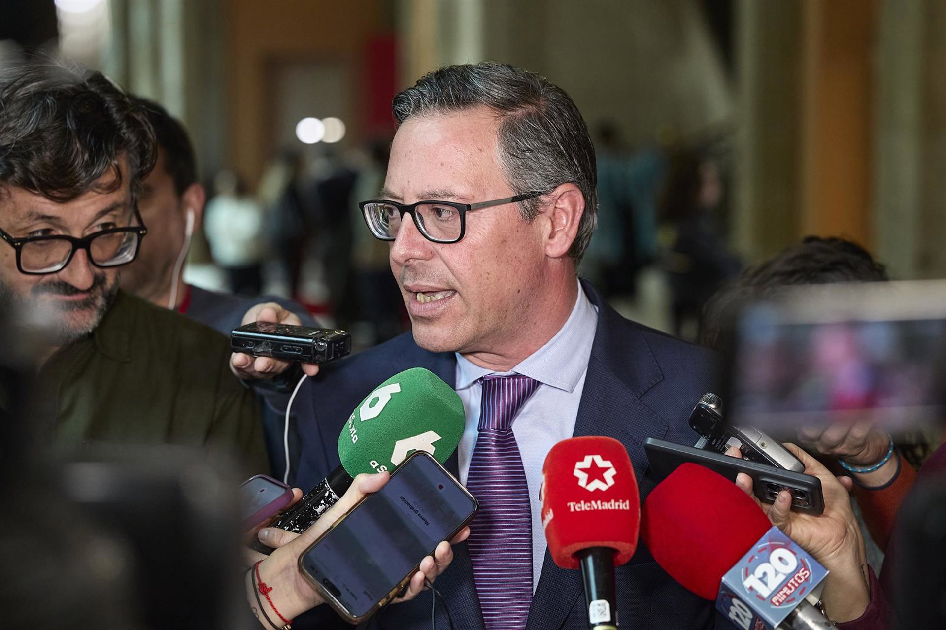Serrano sobre crispación: «No sé si el odio es de izquierdas o de derechas pero las hostias nos las llevamos los mismos»