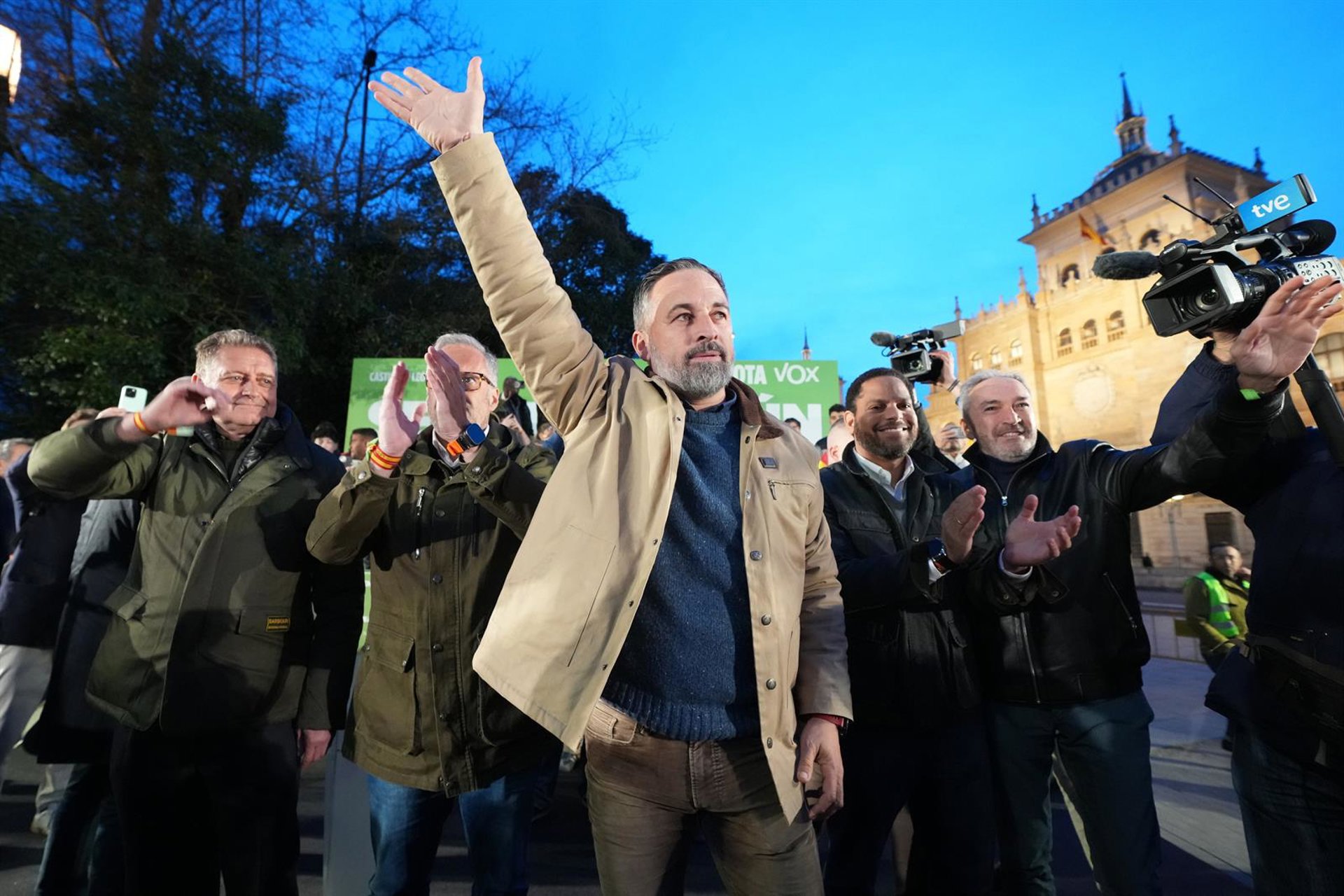 Abascal garantiza «contundencia y seriedad» en negociaciones de Gobierno y se erige como la «salvación nacional»