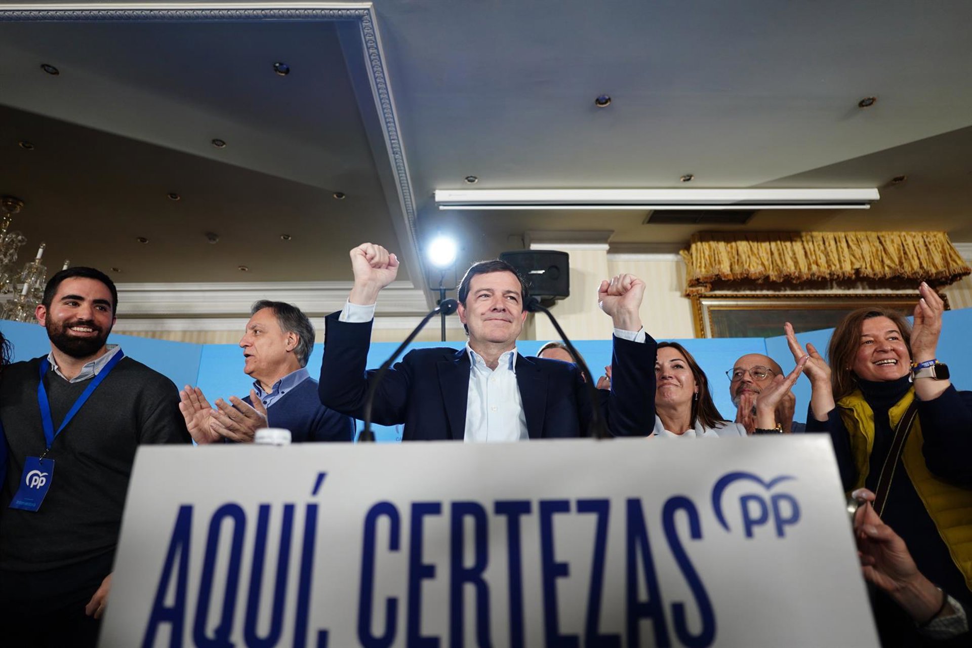 Mañueco refuerza su mayoría con 33 escaños pero necesita pactar, PSOE sube a 30, Vox gana 1 y desaparen UP y Cs