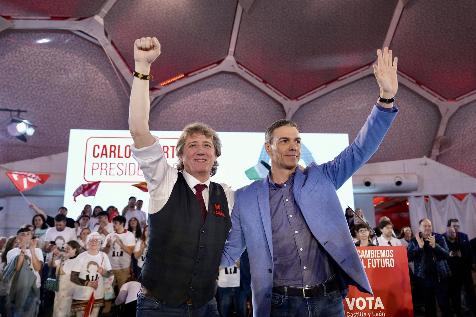 Sánchez corta la racha de caídas del PSOE con el «No a la guerra» aunque no evita una mayoría de PP y Vox
