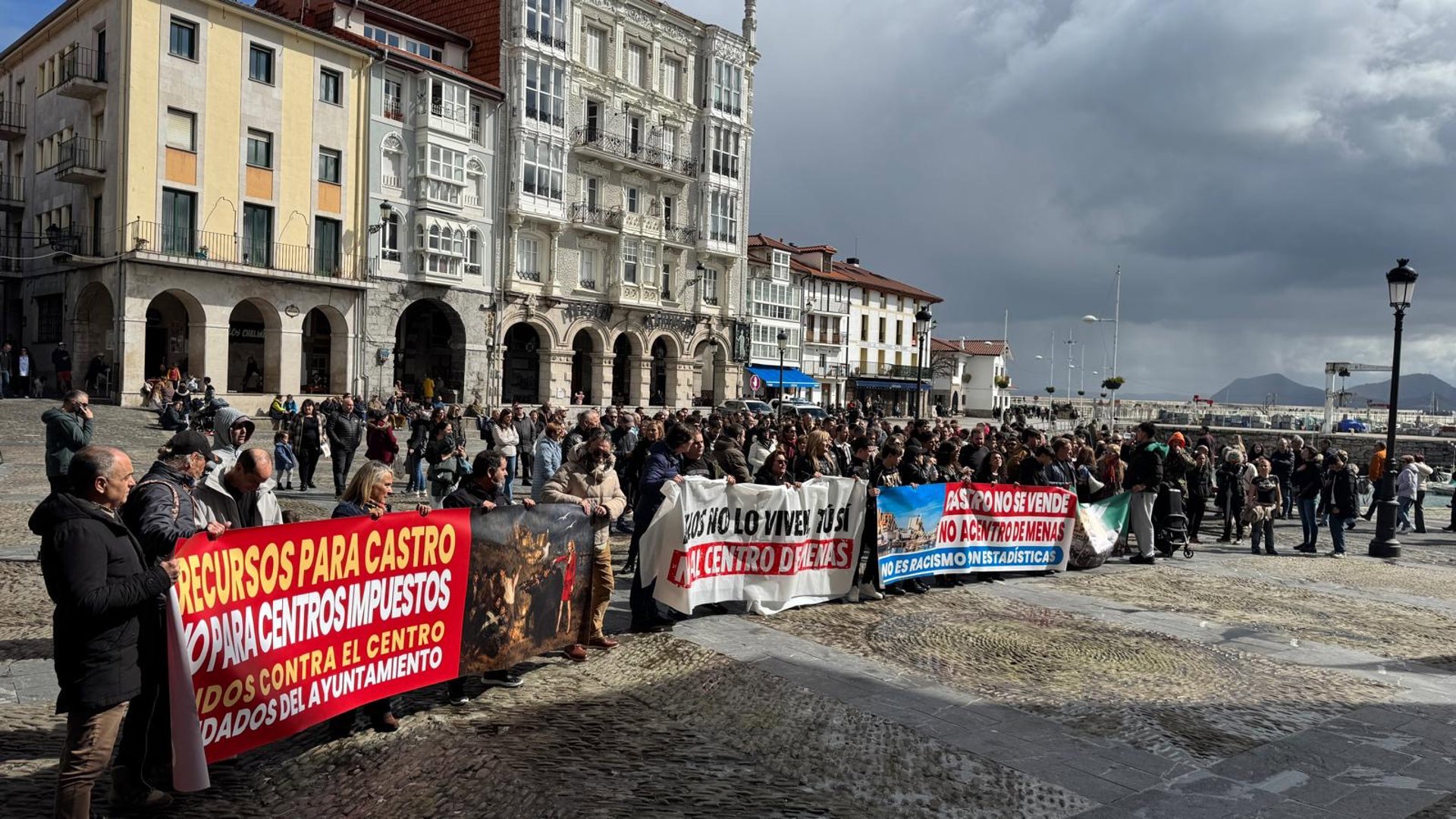 Traslados tres menores del centro de acogida de Castro, dos a Cataluña y Andalucía, y el tercero a otro de Cantabria
