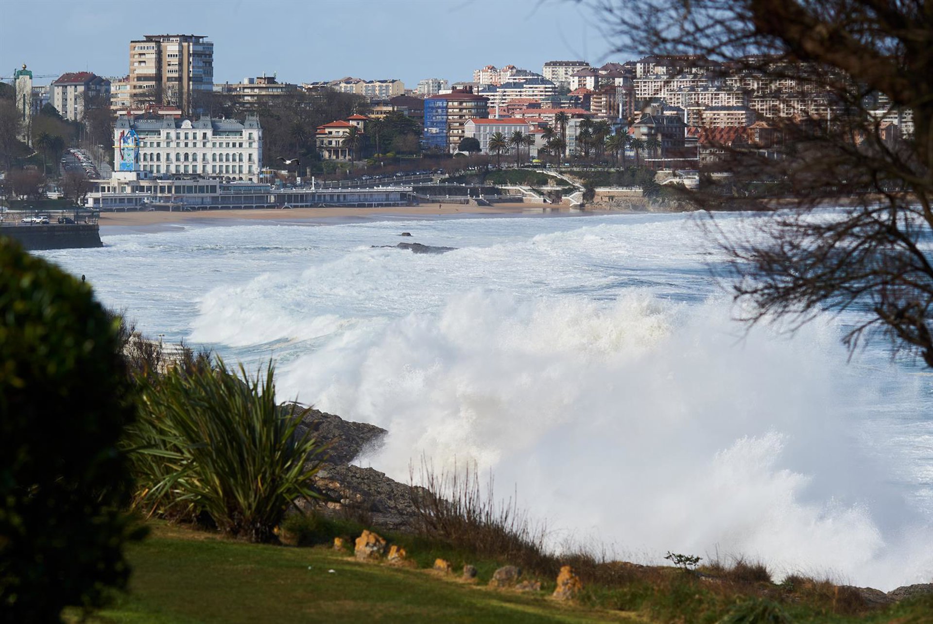La borrasca ‘Therese’ pone en aviso naranja por olas, viento y lluvia a Andalucía, Canarias, Ceuta y Melilla