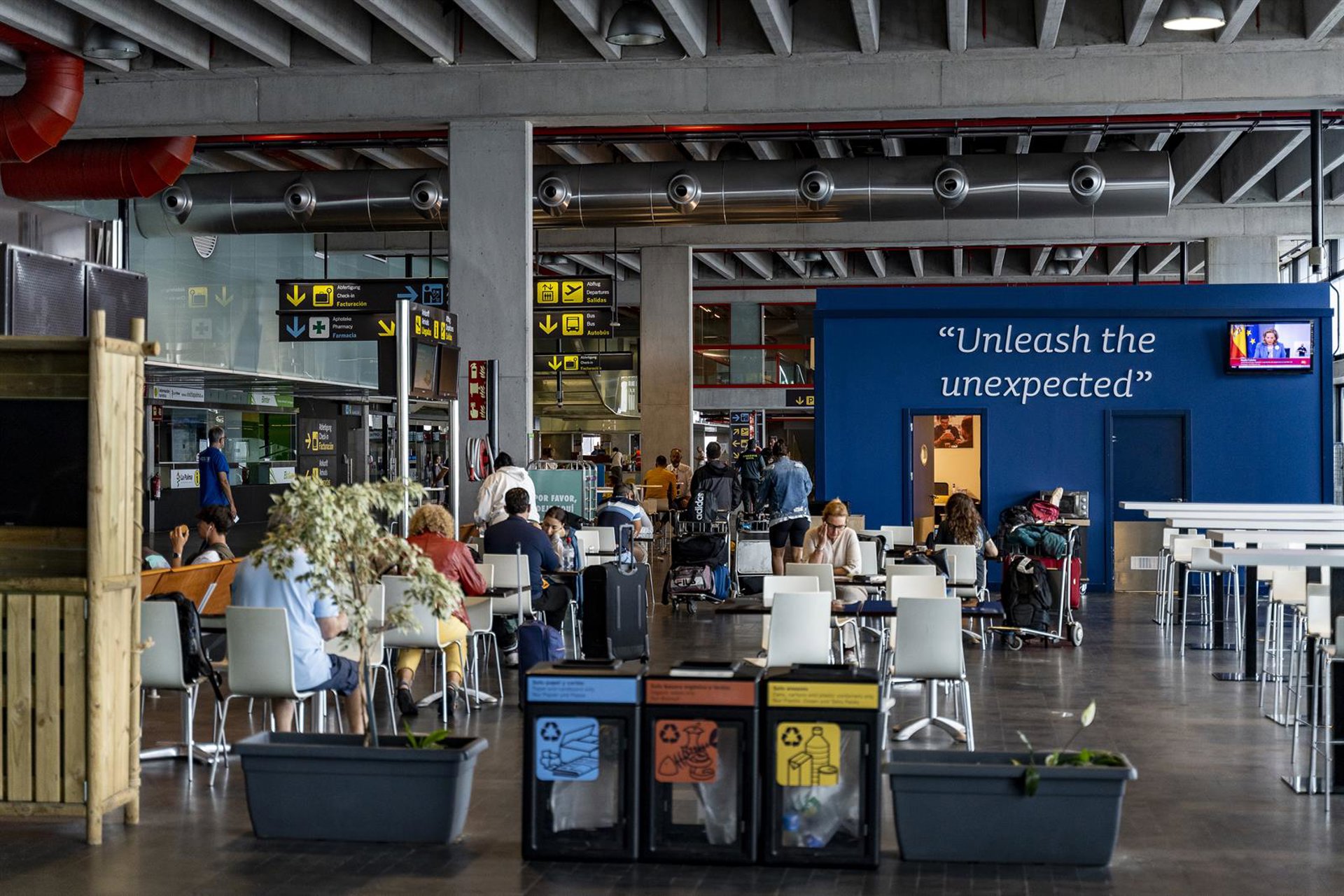 Los aeropuertos canarios registran este sábado seis cancelaciones por la borrasca ‘Therese’