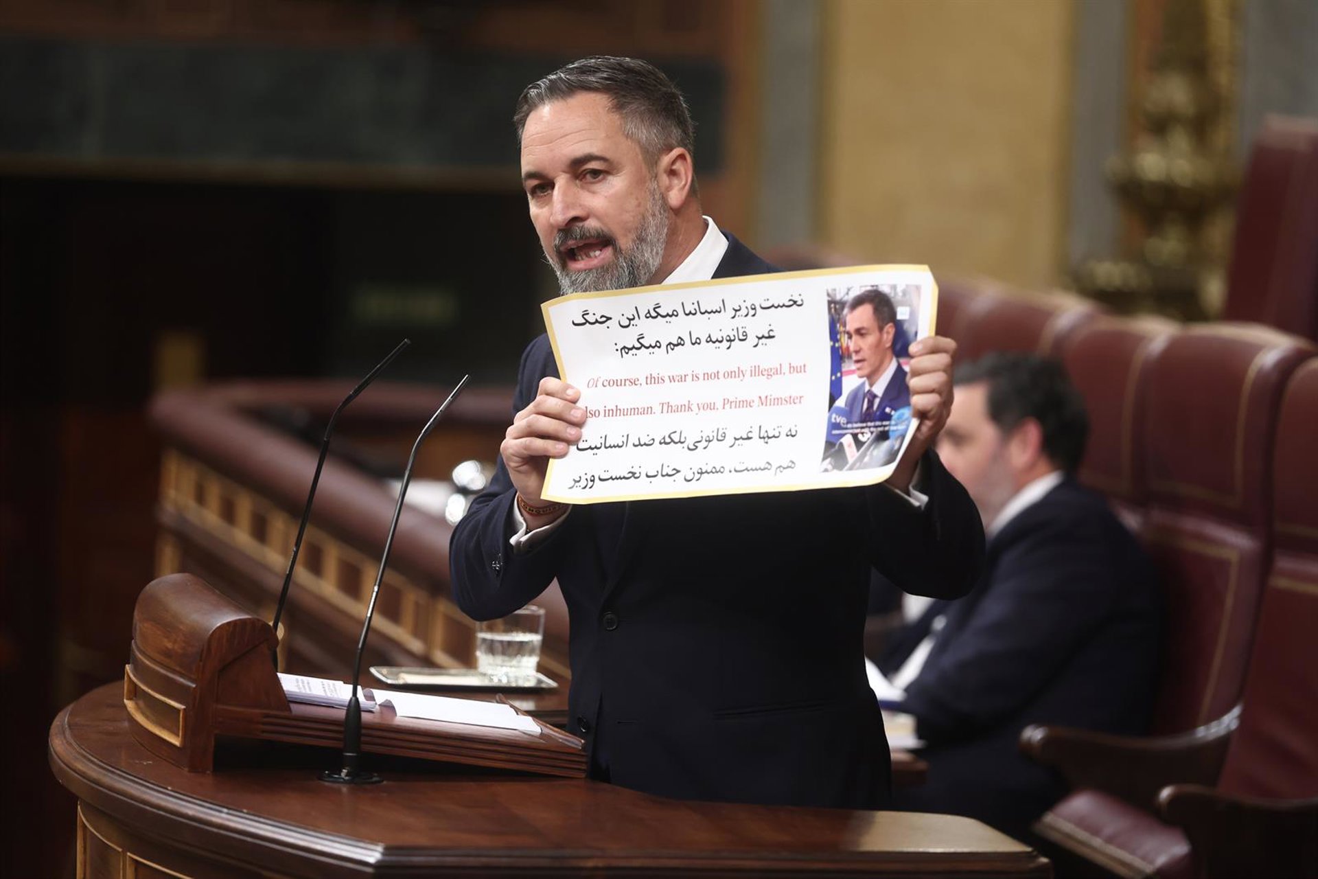 Abascal dice que a Sánchez le gusta la guerra para «hacer caja con sus socios» y «tapar sus corrupciones»