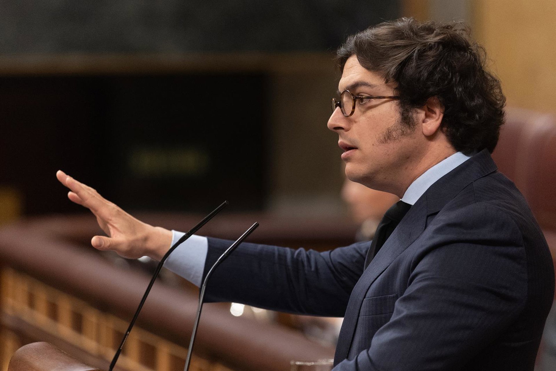 Vox tacha de «cobarde» a Feijóo y dice que Sánchez «no tiene huevos» para atacar a Abascal fuera del Congreso