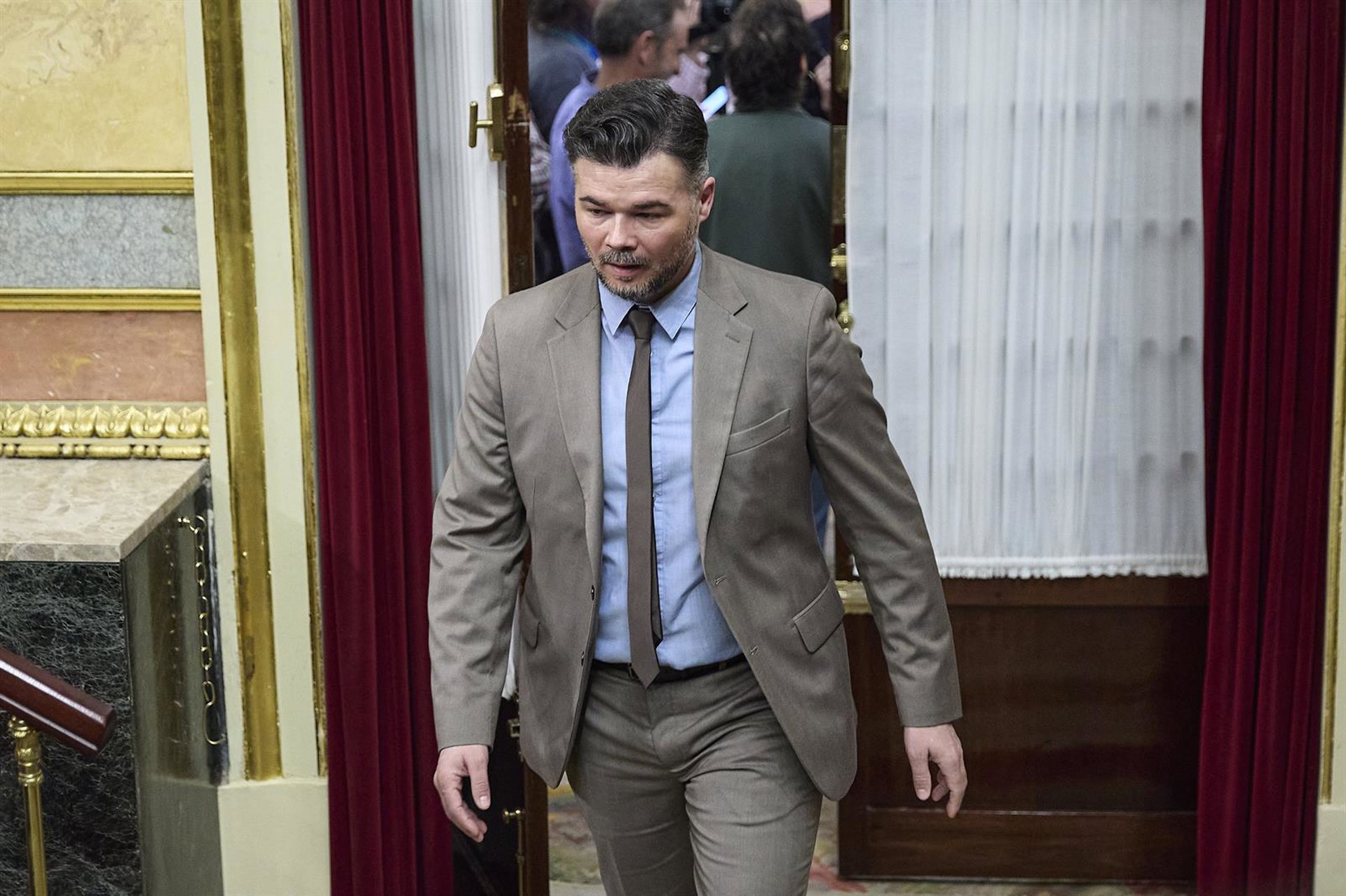 Rufián reitera su disposición a hacer campaña en Andalucía, pero recalca que sería incoherente ir a tres actos distintos