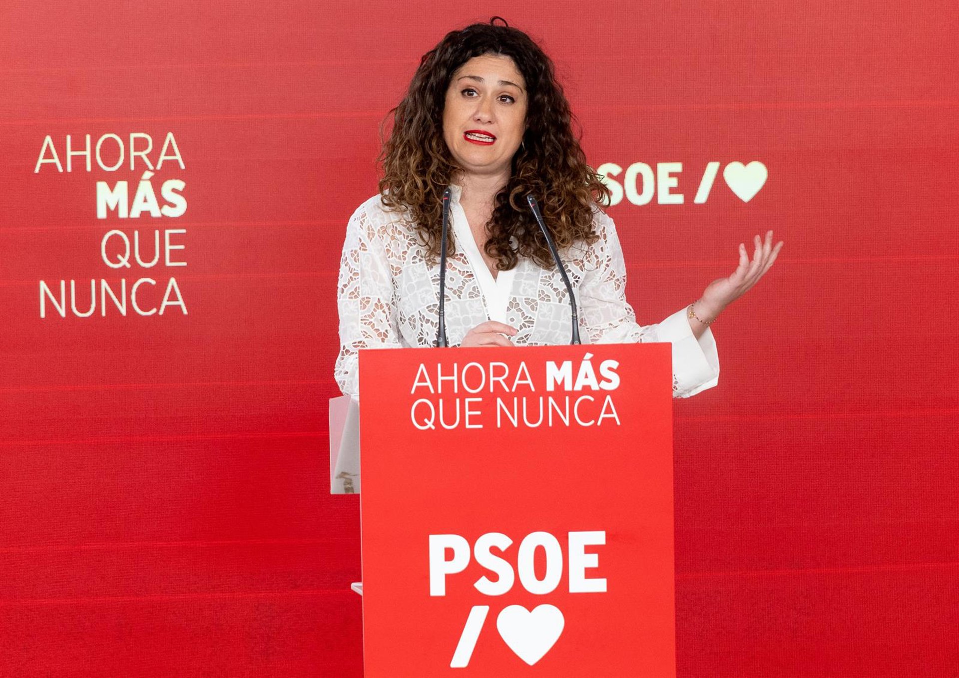 El PSOE defiende el cierre del espacio aéreo como algo «coherente» con el ‘No a la guerra’ y ve al PP «muy perdido»
