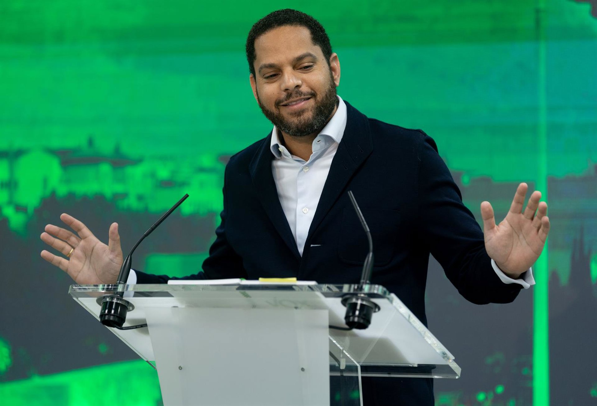Garriga (Vox) espera que «muy pronto» se pueden anunciar pactos con el PP en las CCAA, pero no serán todos a la vez