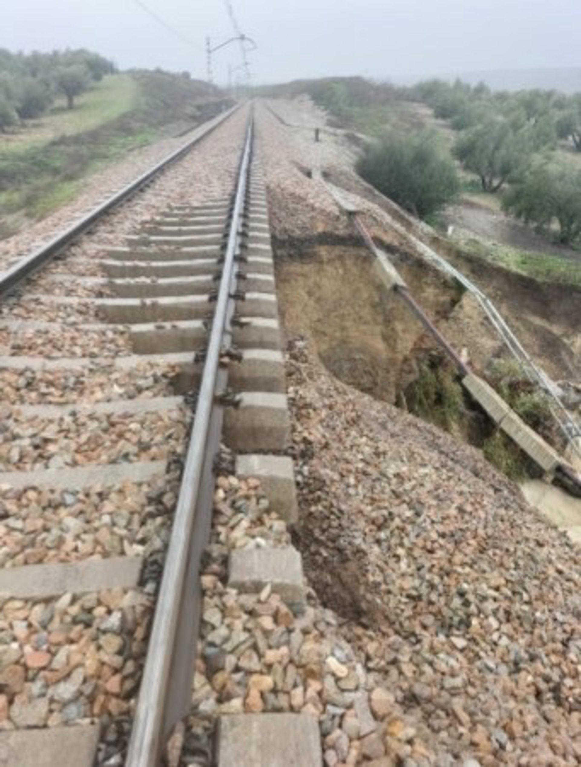 Una decena de incidencias entre Espeluy y Alcolea mantiene cortados los trenes desde enero entre Jaén y Córdoba