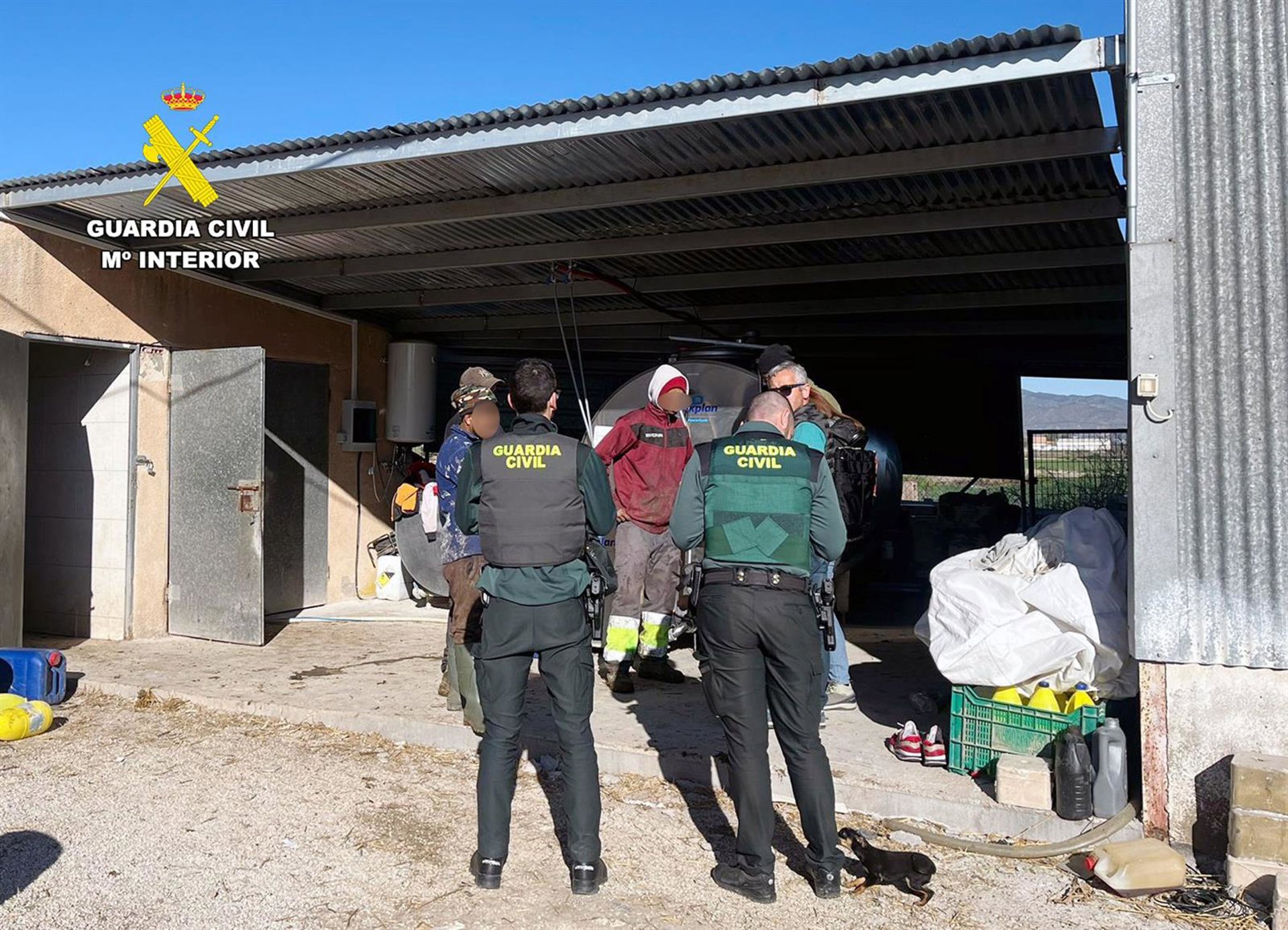 La Guardia Civil detecta la contratación irregular de ocho extranjeros en granjas de Lorca y Puerto Lumbreras