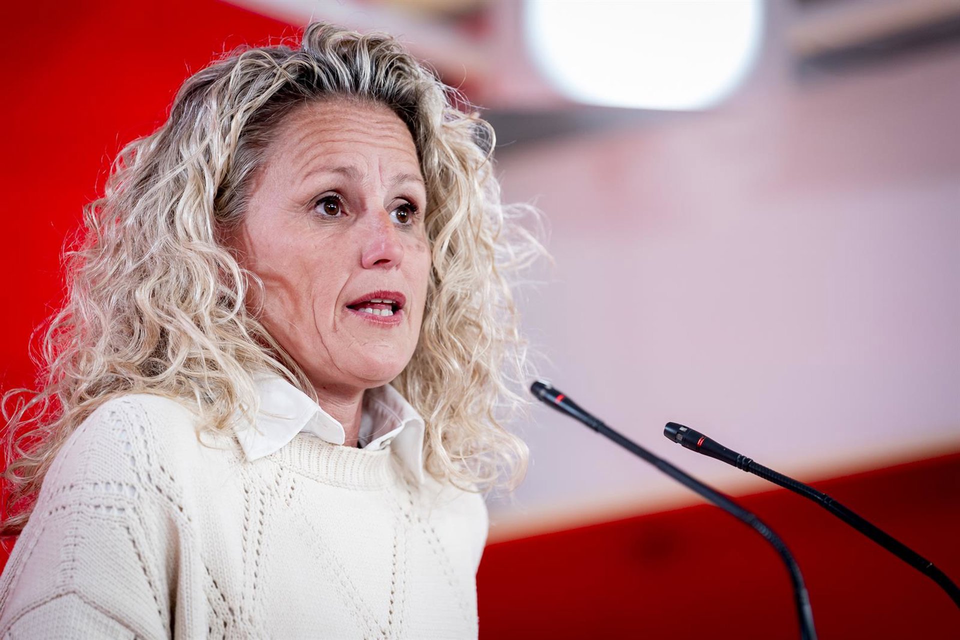 El PSOE tilda de «reparto de sillones» el acuerdo PP-Vox en Extremadura: «Ganan los socios de Orbán»