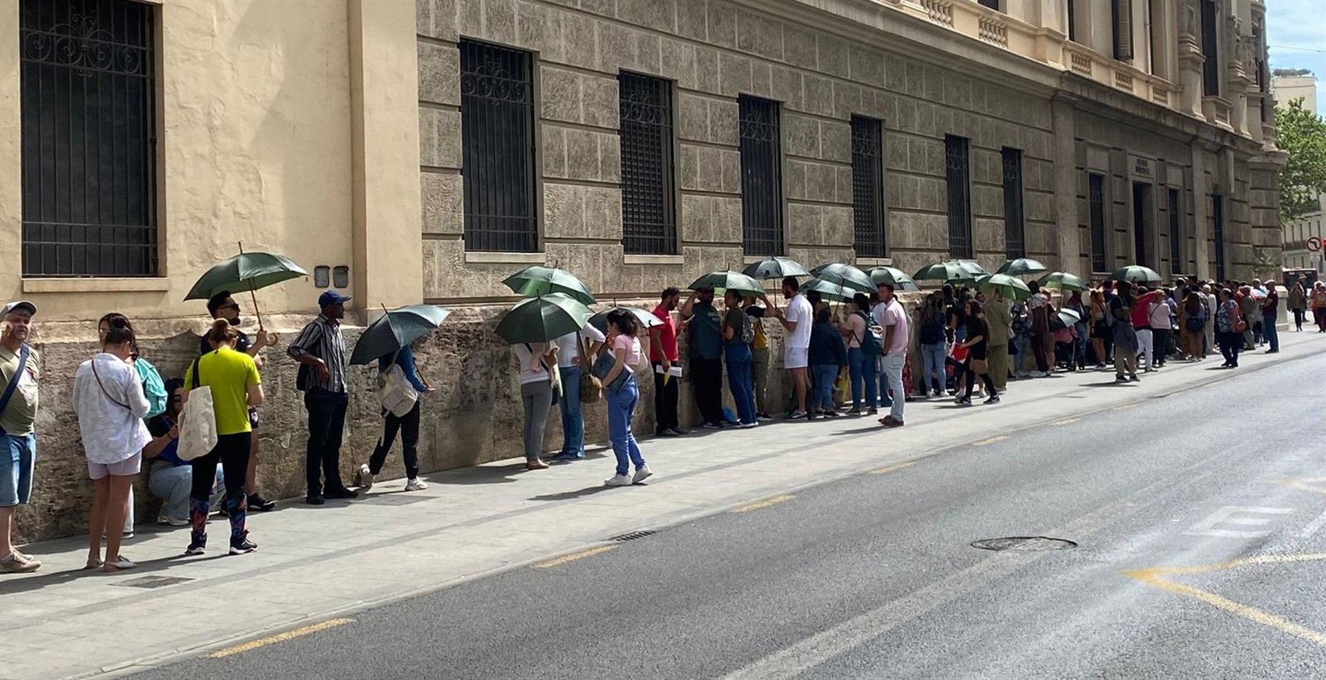 El Consell reitera su rechazo a la regularización de migrantes y «respeta» que la patronal y la Iglesia estén a favor