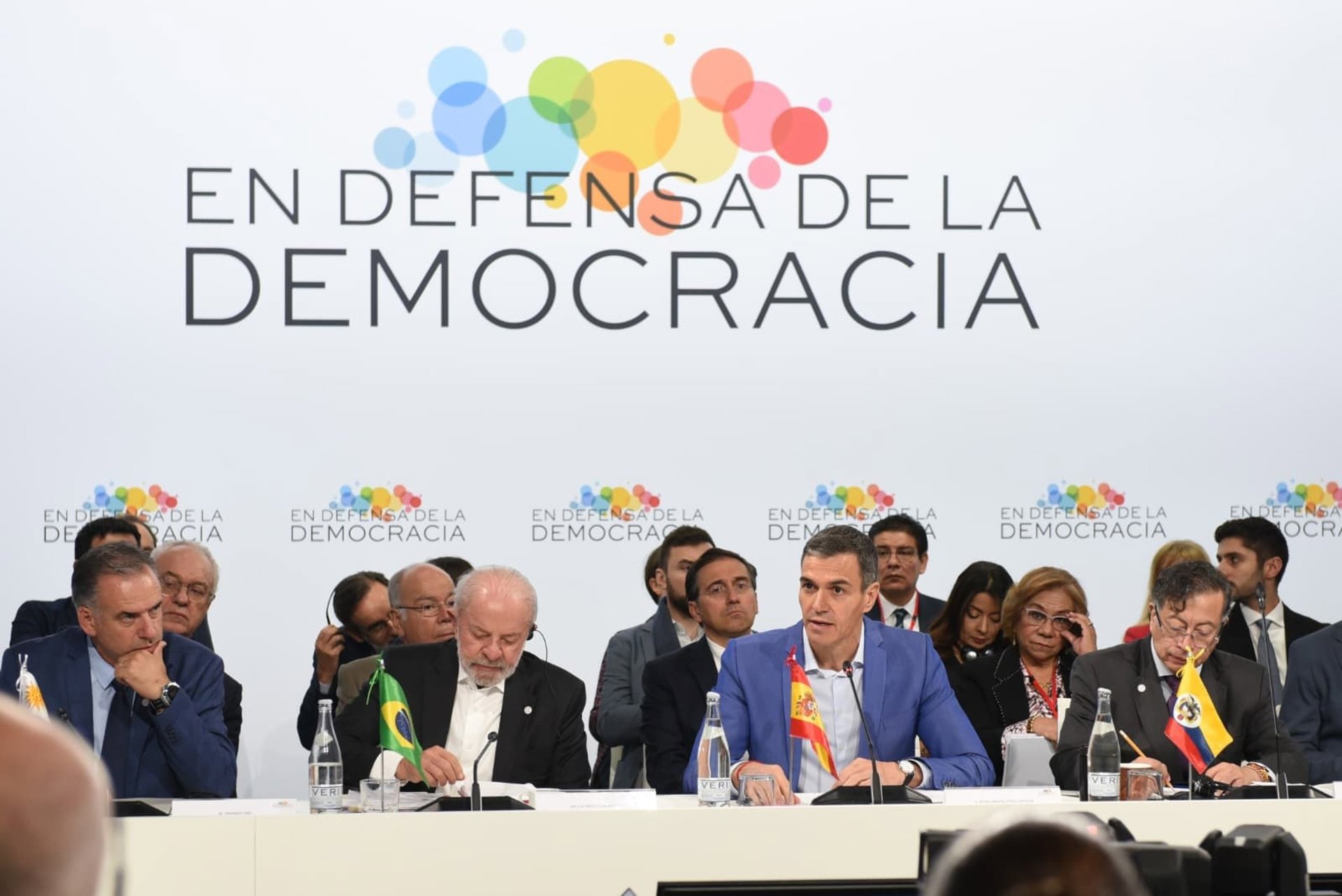 Sánchez llama a defender la democracia ante las guerras y la desigualdad: «No basta con resistir, tenemos que proponer»