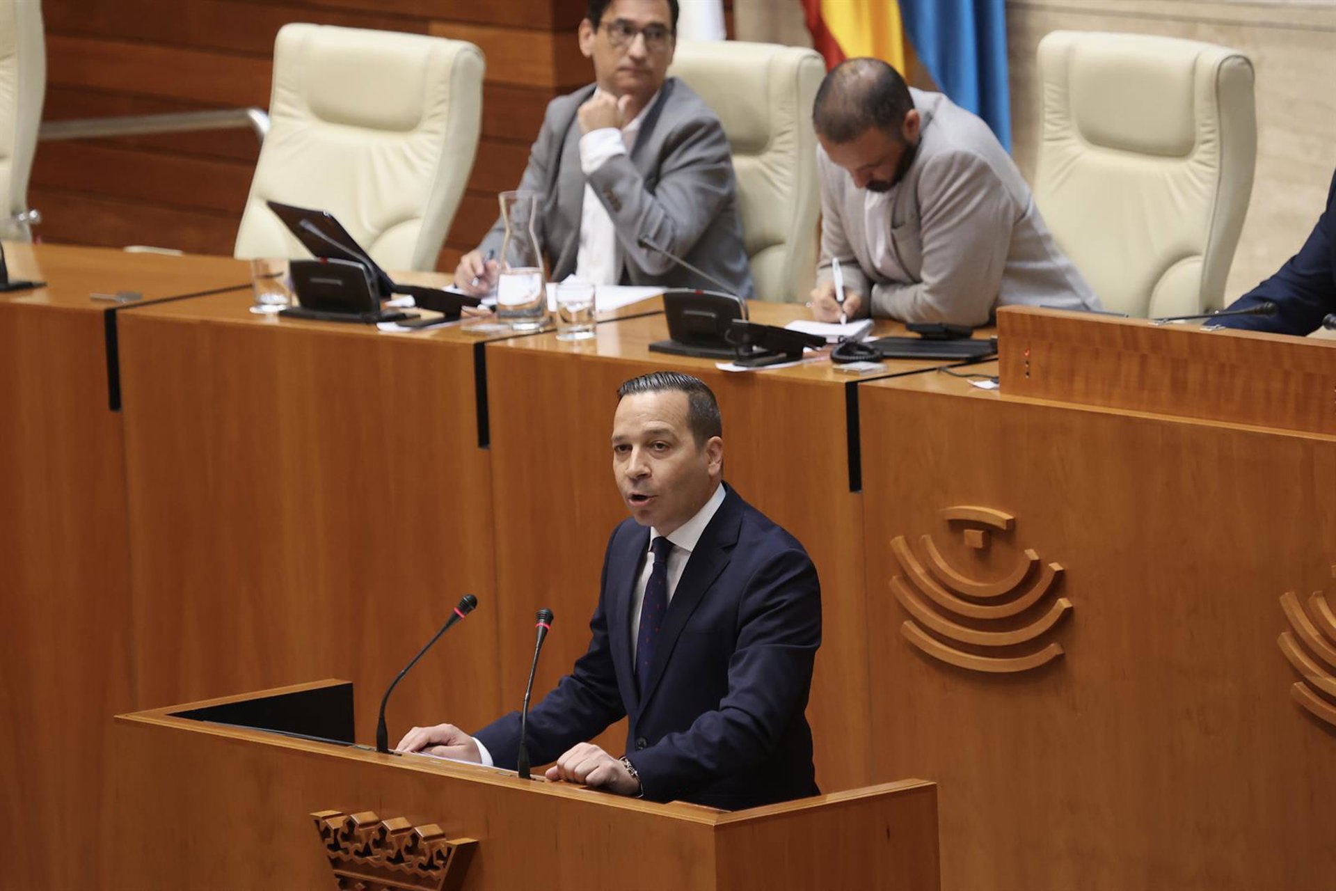 Fernández (Vox) defiende que la prioridad nacional «no es racismo» y «no es ilegal», sino que «es realismo»