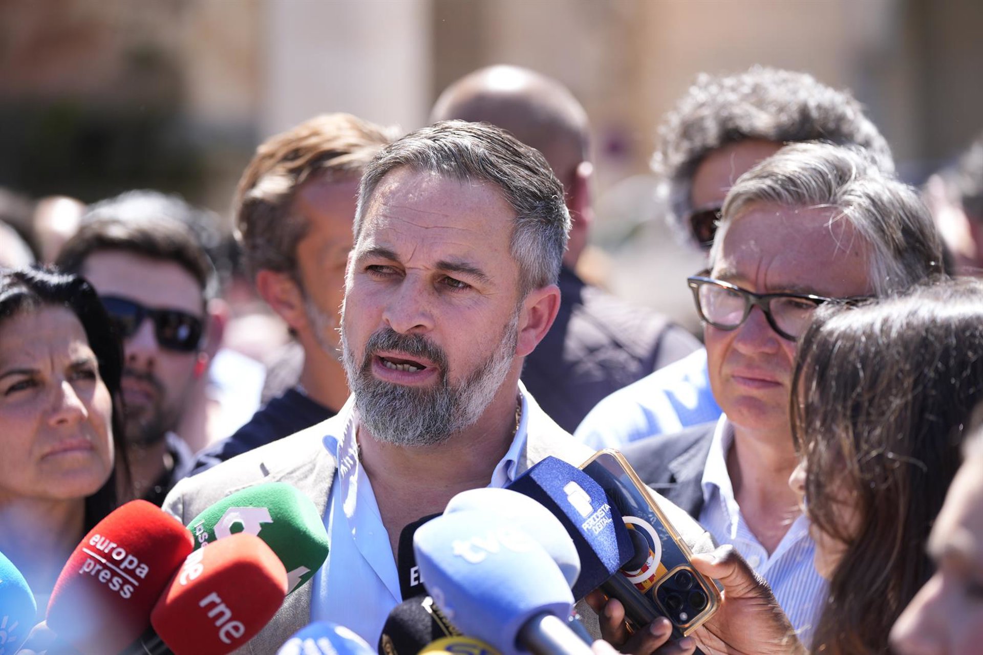 Abascal sostiene que los españoles están «discriminados» para recibir viviendas o ayudas sociales: «Eso es lo ilegal»