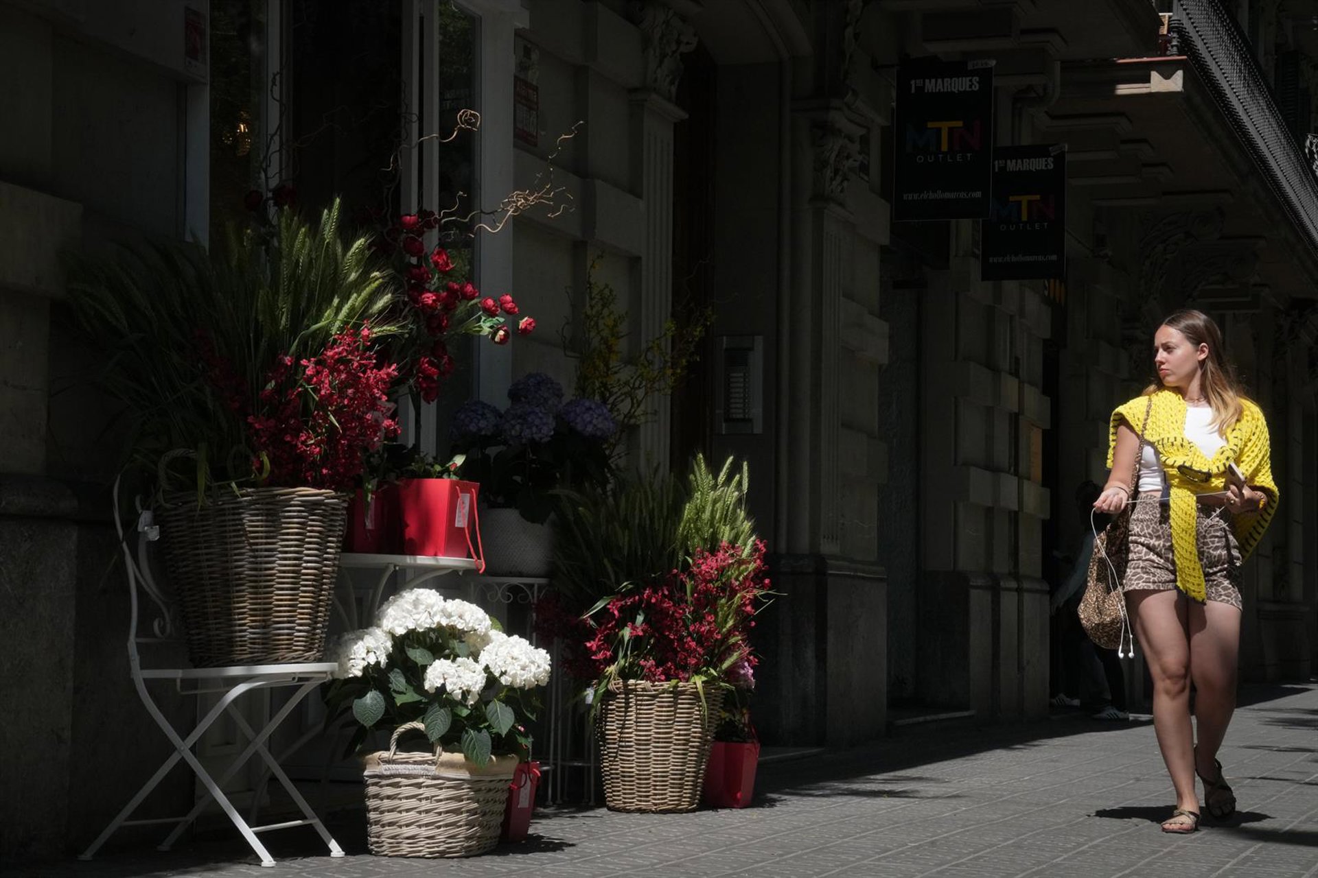 Barcelona amanece entre paradas de libros y rosas y espera superar las ventas de 2025