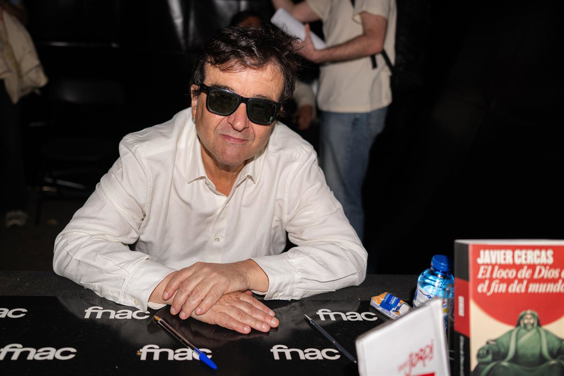 Javier Cercas ve Sant Jordi como un pequeño milagro: «Es una fiesta genuinamente popular»