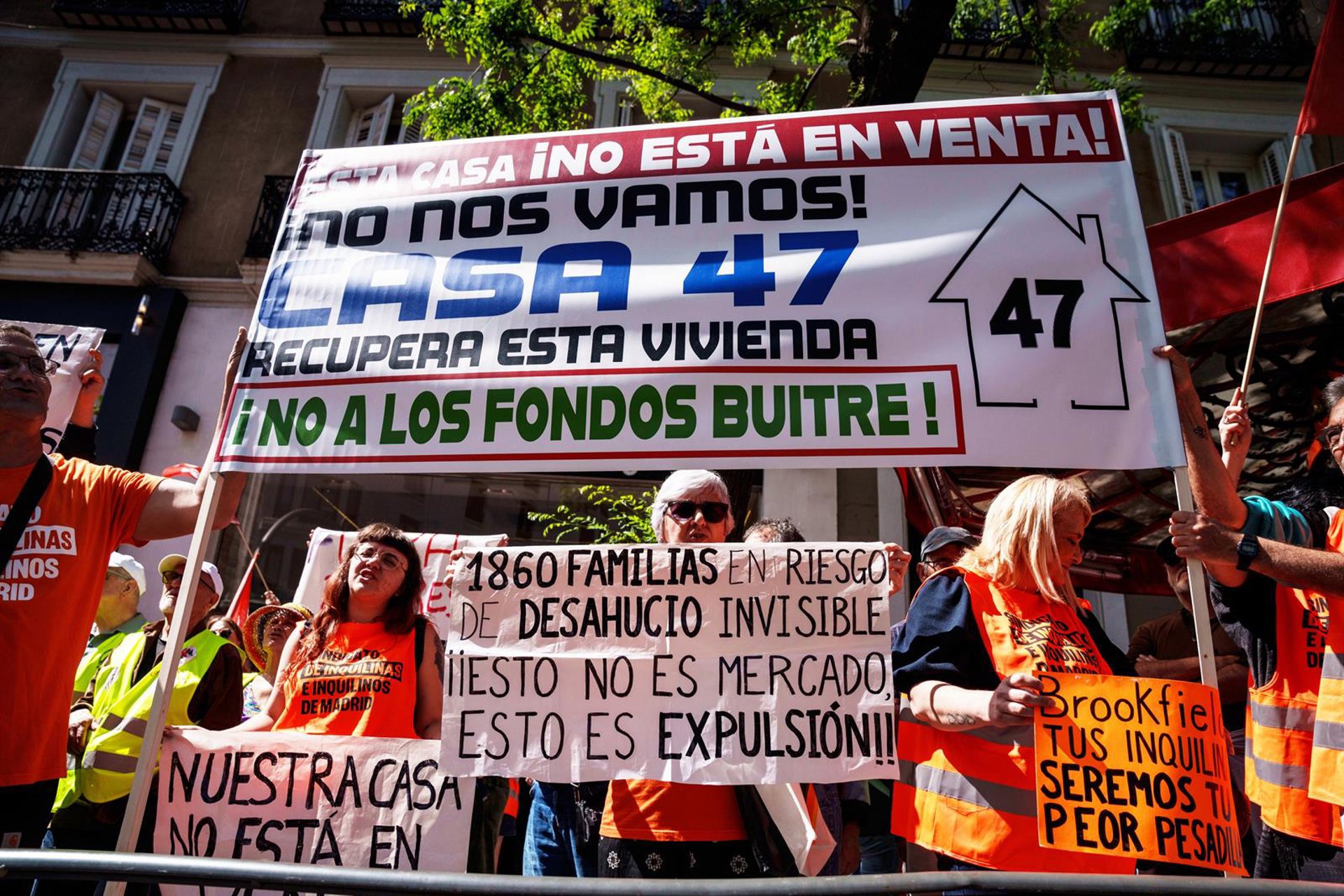 Una concentración ante ‘Génova’ reclama al PP el apoyo la prórroga del alquiler y carga contra su uso «especulativo»