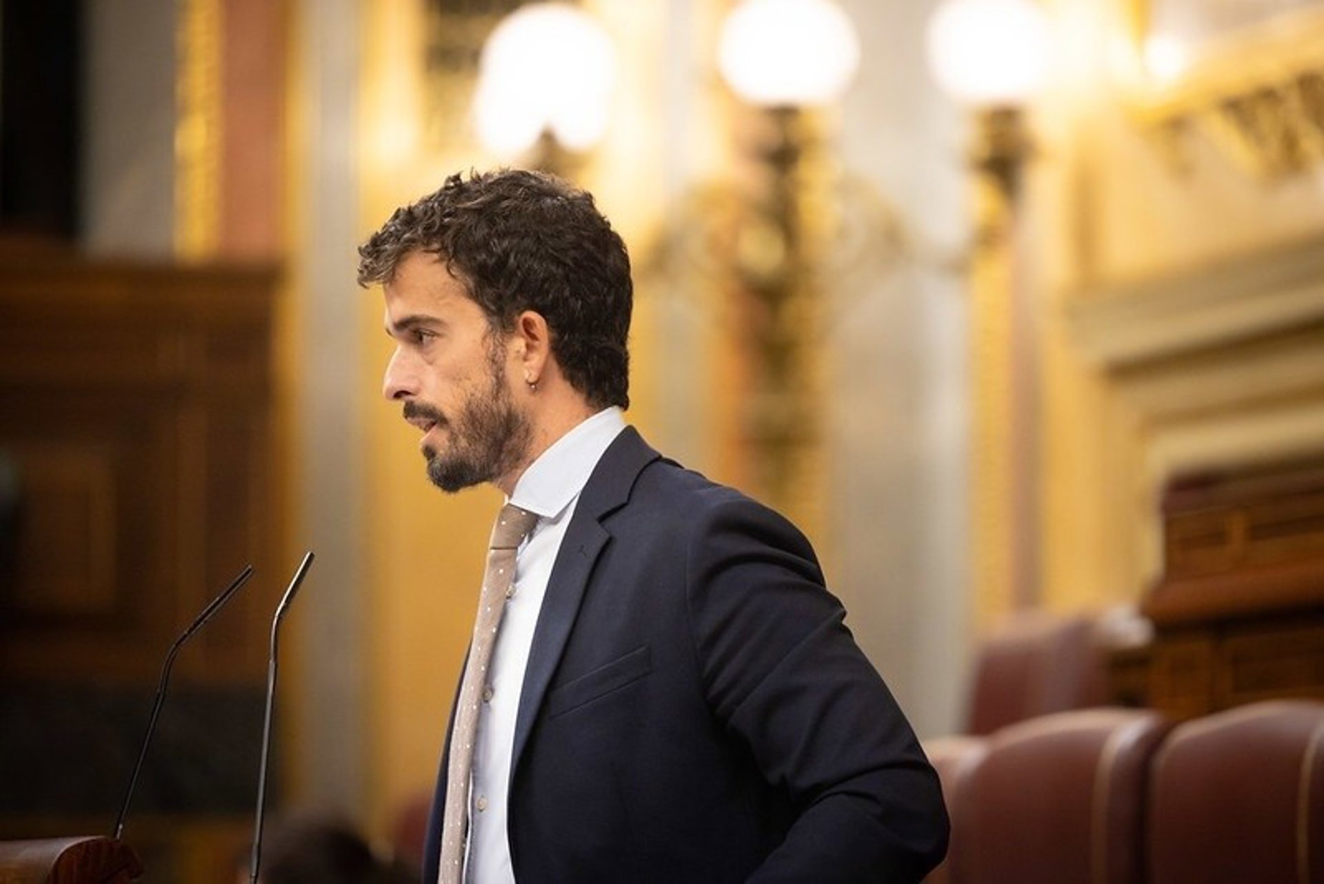 Vox avisa a Moreno Bonilla de que exigirá la prioridad nacional si tienen que pactar en Andalucía