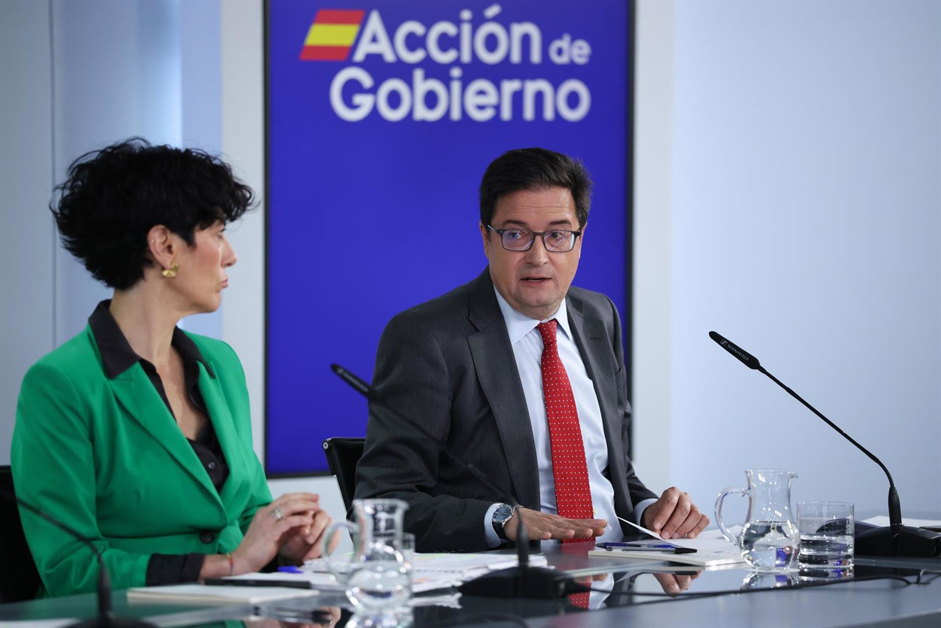 Óscar López, ante el viaje de Díaz Ayuso a México: «Es sorprendente que pueda desaparecer 10 días»