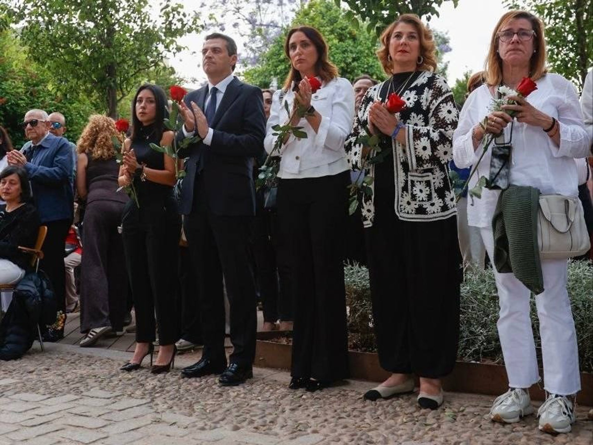 El alcalde homenajea a las víctimas del accidente ferroviario de Adamuz tras 111 días del suceso