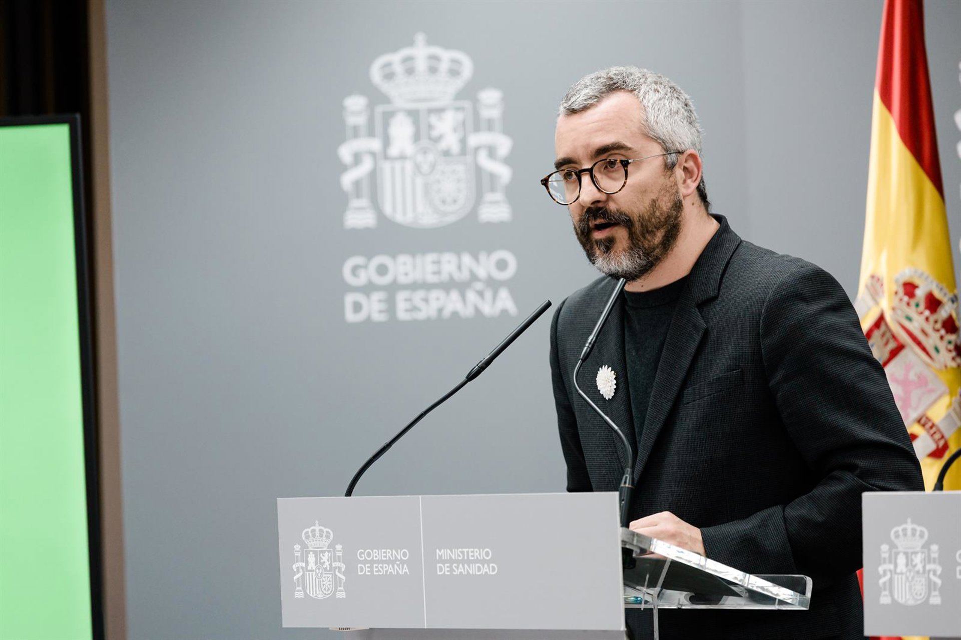 Sanidad critica el rechazo de Clavijo al fondeo del Hondius: «Boicotea una operación de importancia mundial»