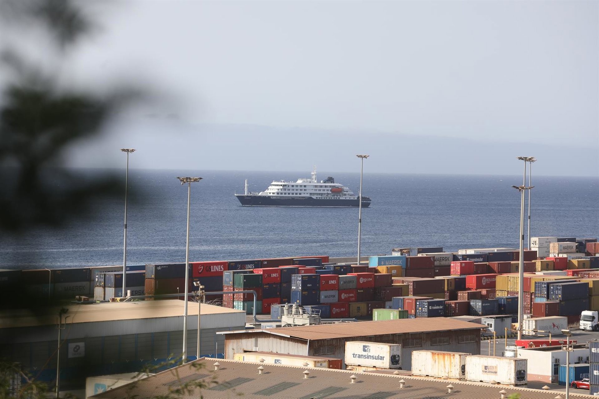 El MV Hondius llega al puerto tinerfeño de Granadilla