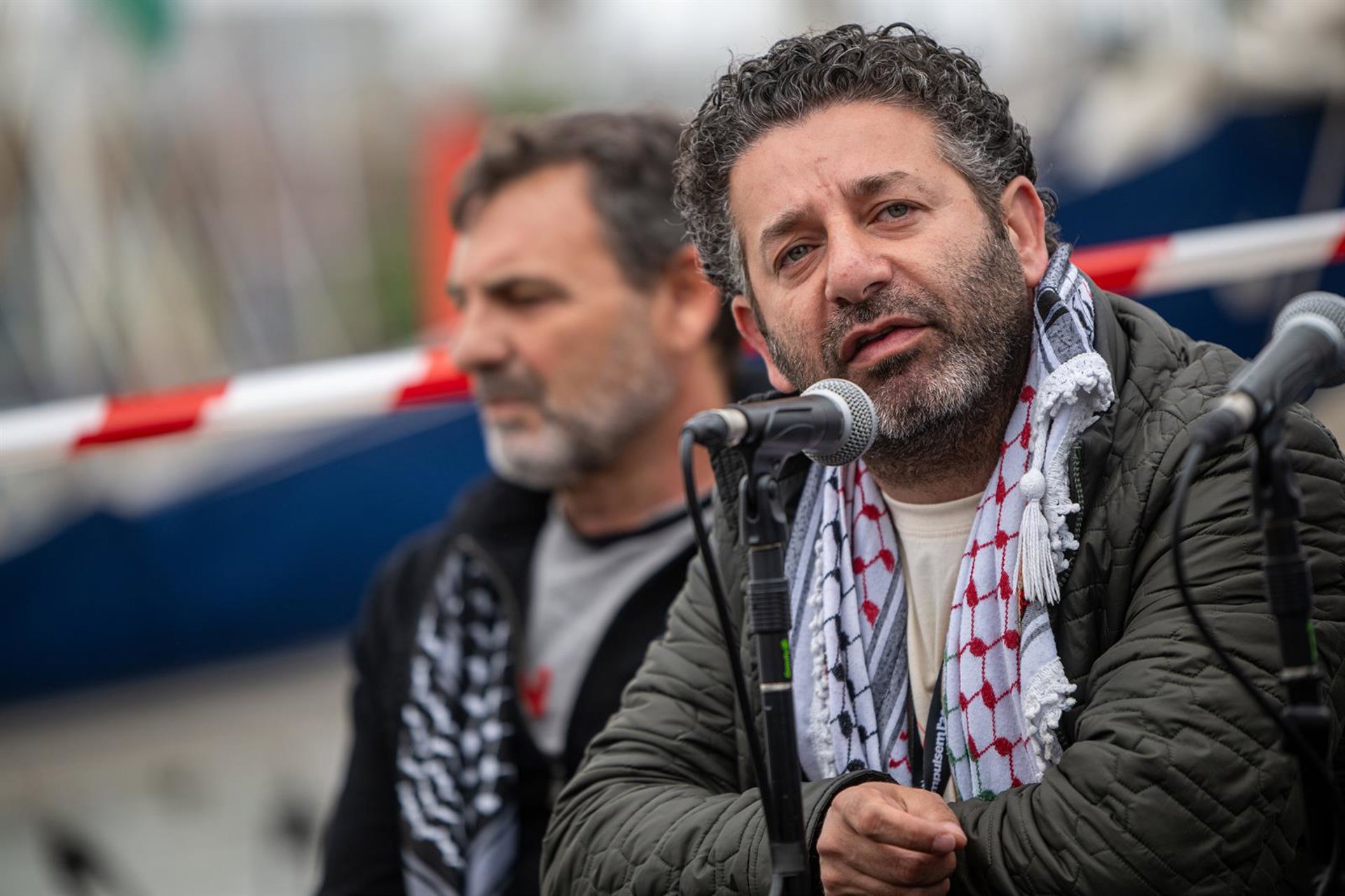 Albares confirma que el activista español Saif Abukeshek de la flotilla a Gaza «vuela ya libre hacia España»