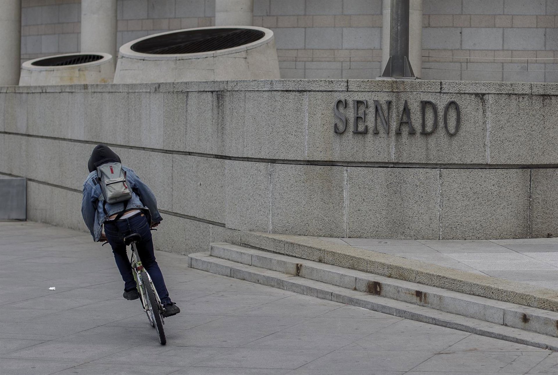 El Senado invita a sus señorías a acudir en bici a la Cámara Alta: les ofrecerá rutas ciclistas y formación específica